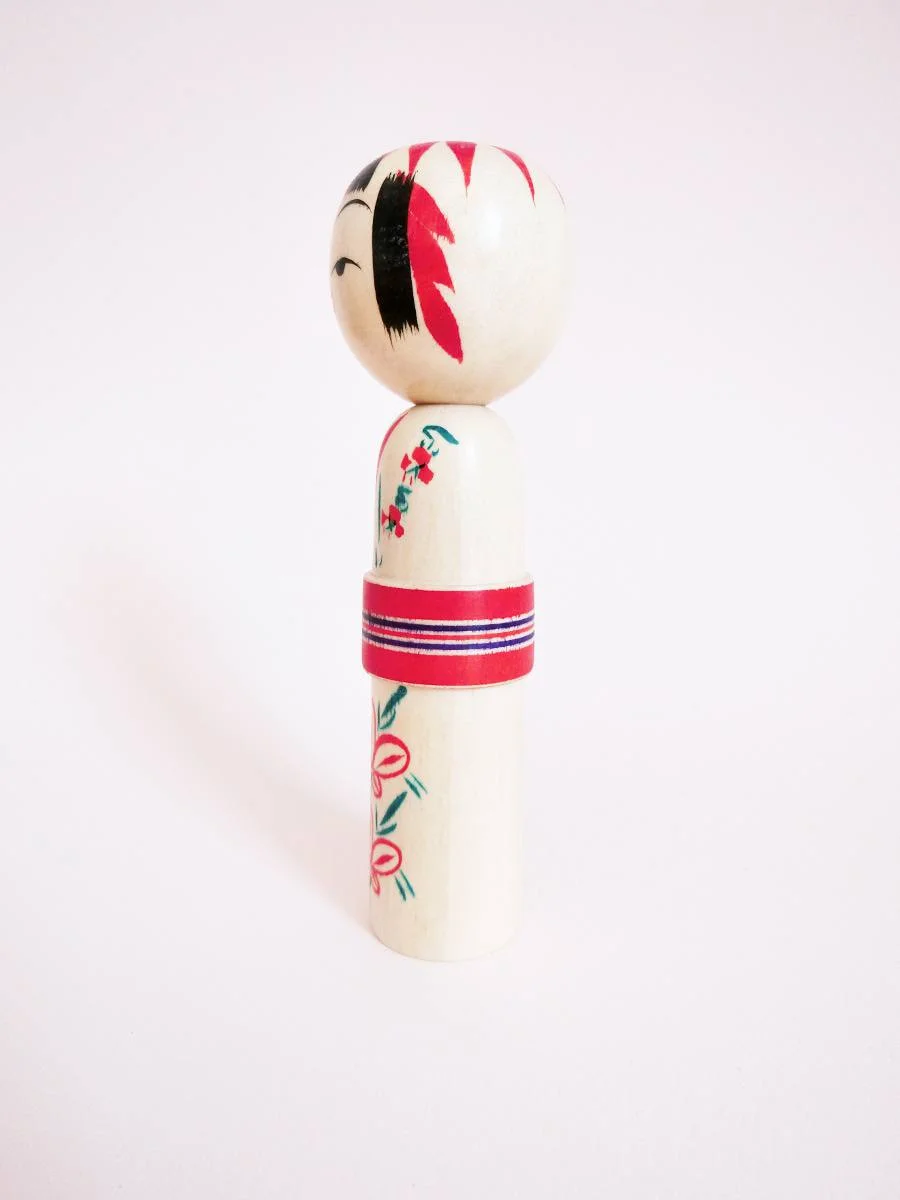 Red obi kokeshi girl by craftsman Kanou Hiroshi