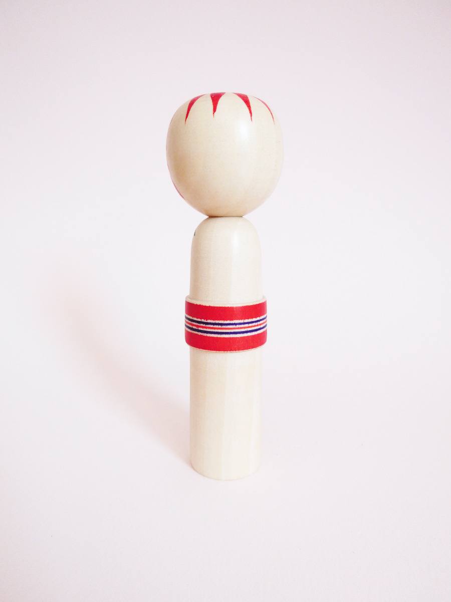 Red obi kokeshi girl by craftsman Kanou Hiroshi