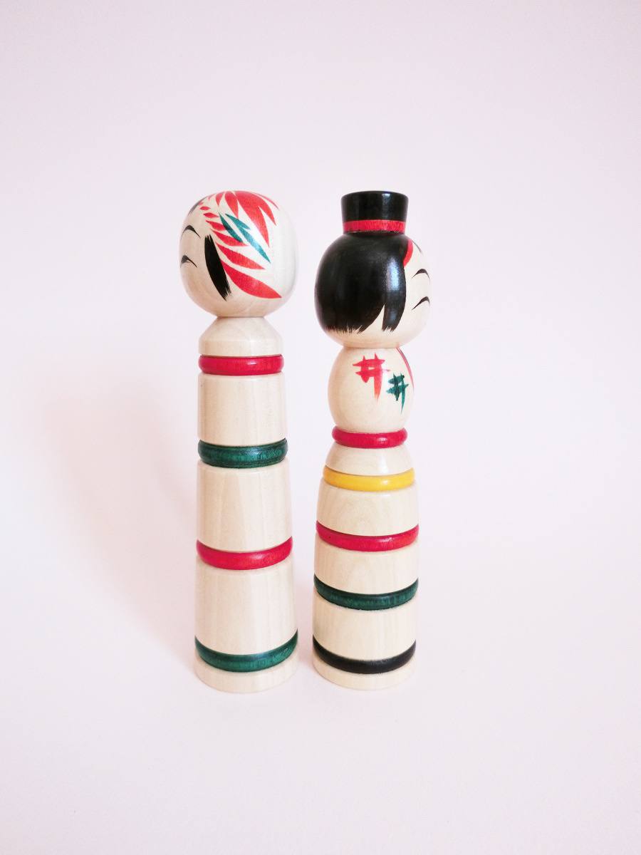 Striped kokeshi dolls couple by Hayasaka Masahiro