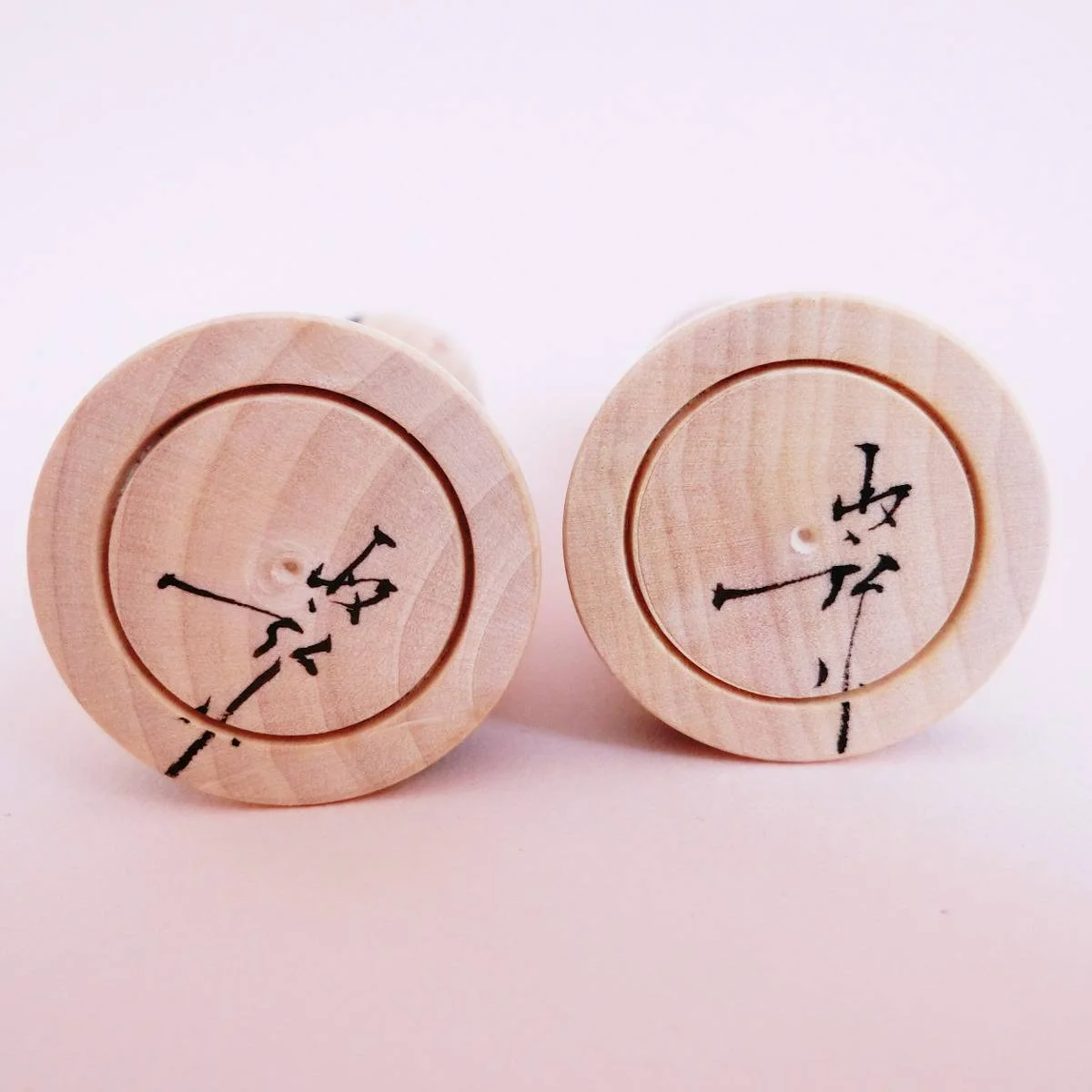 Striped kokeshi dolls couple by Hayasaka Masahiro