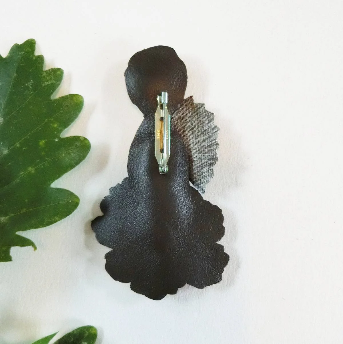 Kimono girl brooch with Japanese fan