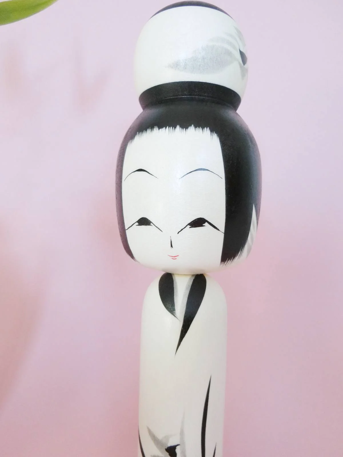 Monochrome kokeshi doll by Wagatsuma Noboru