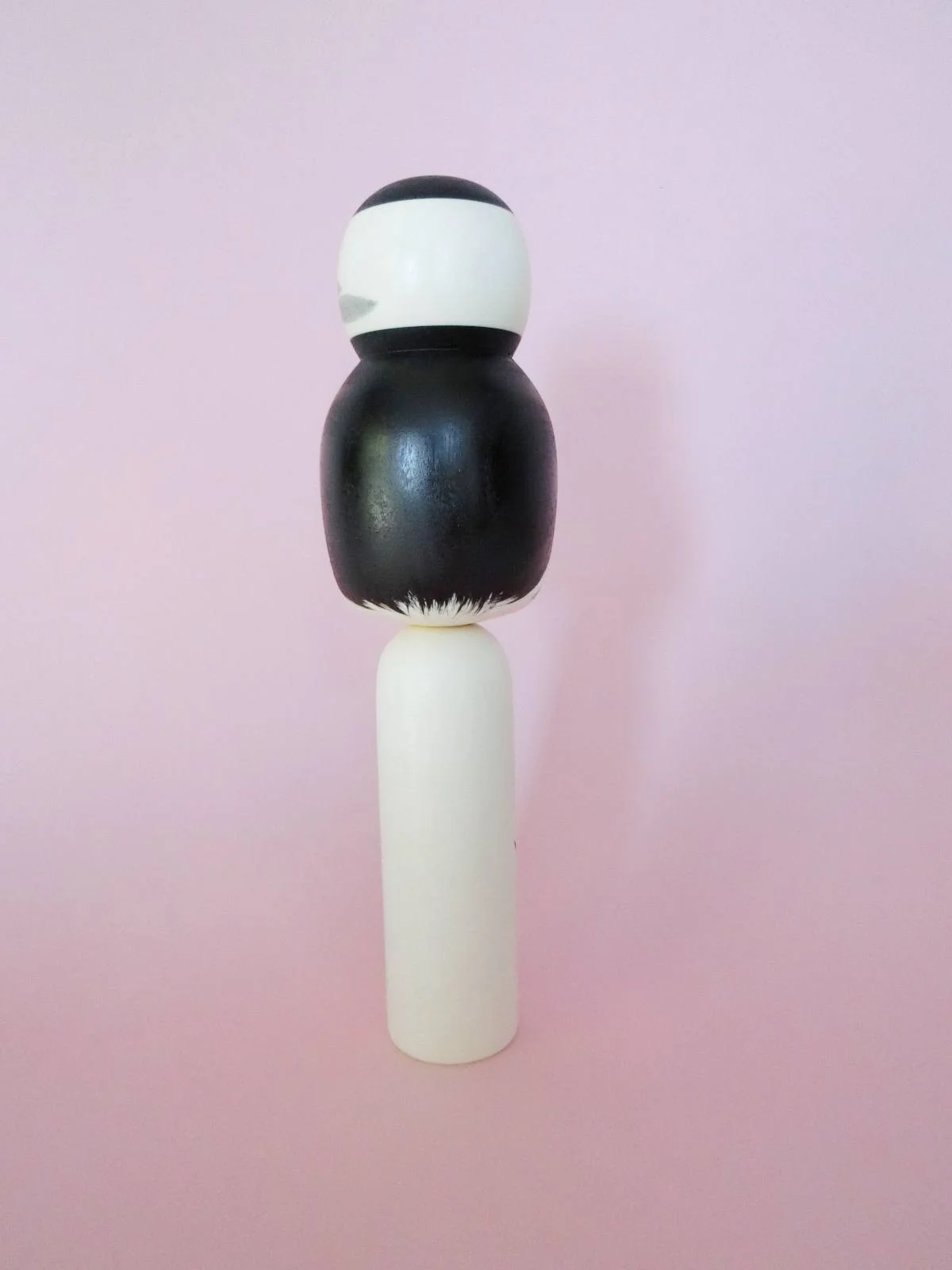 Monochrome kokeshi doll by Wagatsuma Noboru