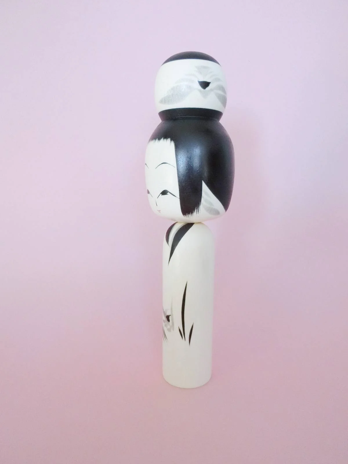 Monochrome kokeshi doll by Wagatsuma Noboru