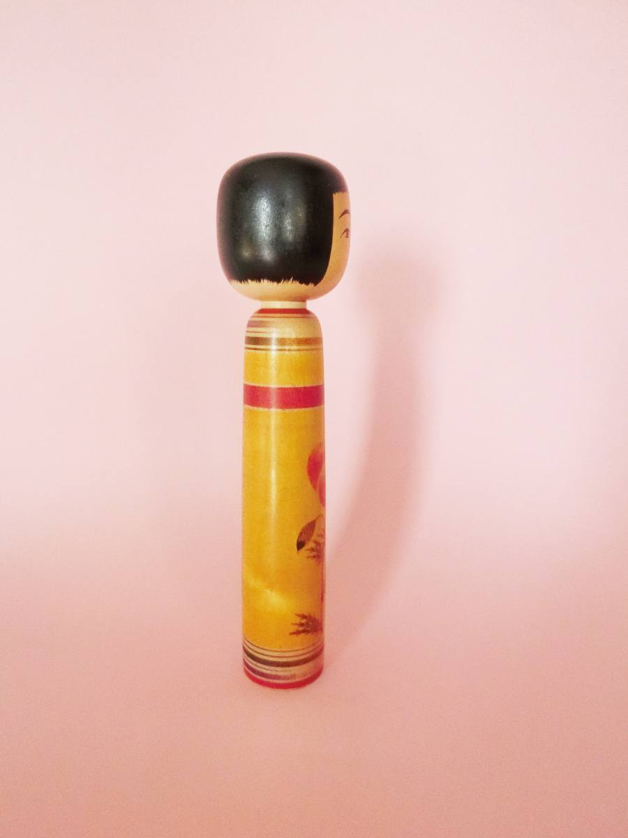 Yellow Tsugaru kokeshi by Hasegawa Kenzo
