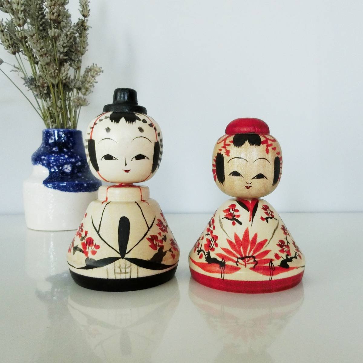 poupées kokeshi traditionnelles