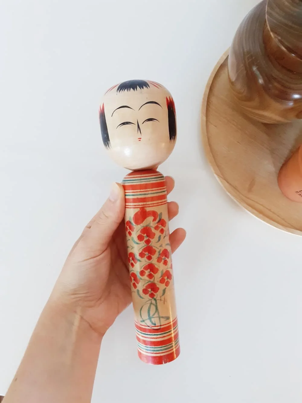 Kokeshi japonaise Yamagata Sakunami – signée Sakabe Masahiro – 25cm
