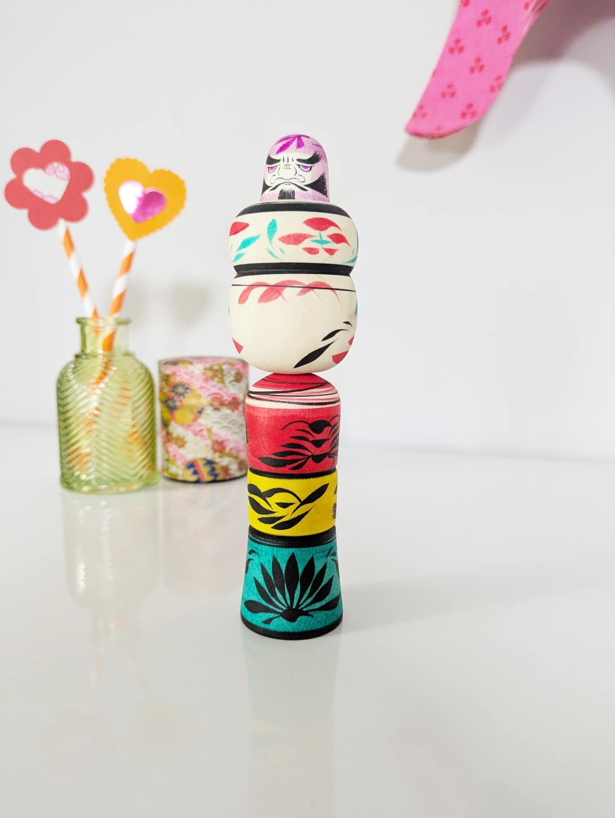 Daruma empilés par Wagatsuma Noboru