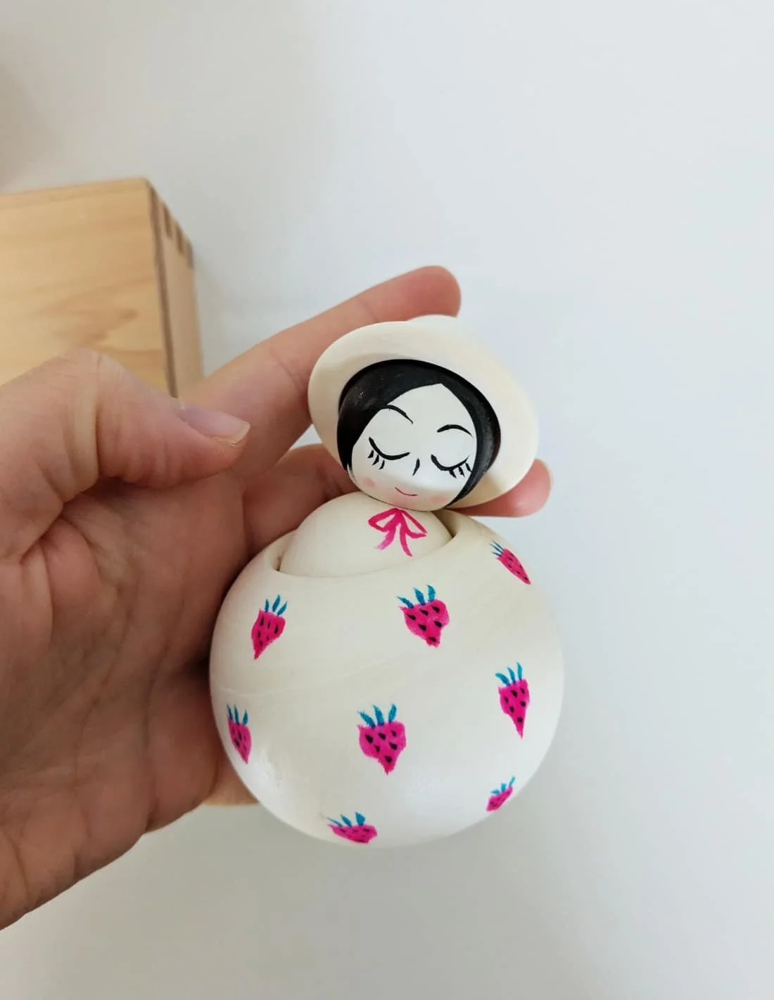 Kokeshi tama-iri aux fraises - Wagatsuma Tsukasa