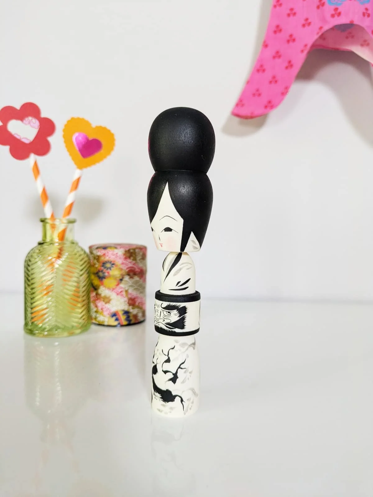 Poupée kokeshi monochrome par Wagatsuma Noboru