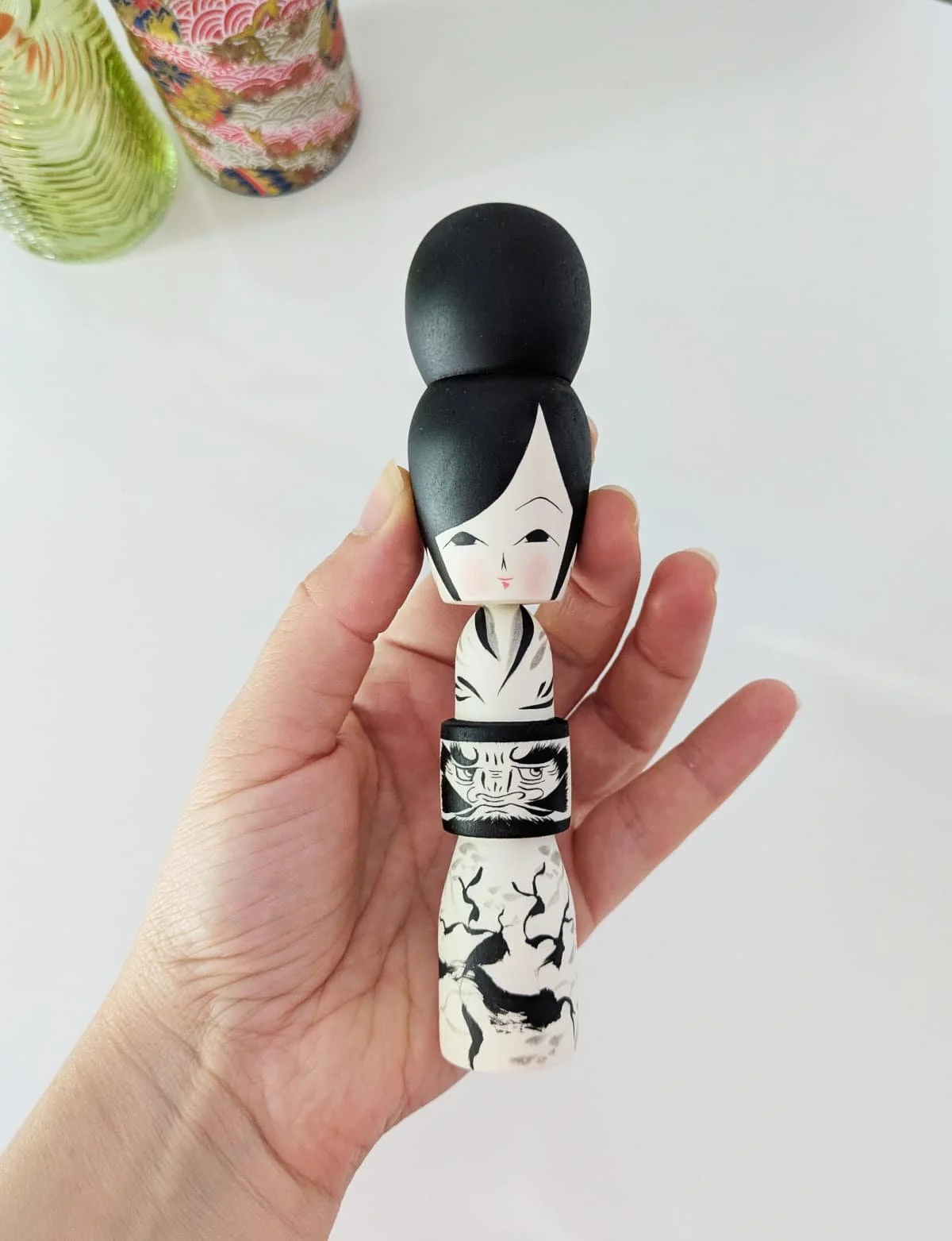 Poupée kokeshi monochrome par Wagatsuma Noboru