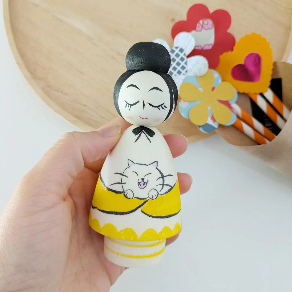 Kokeshi au chat, jaune - Wagatsuma Tsukasa