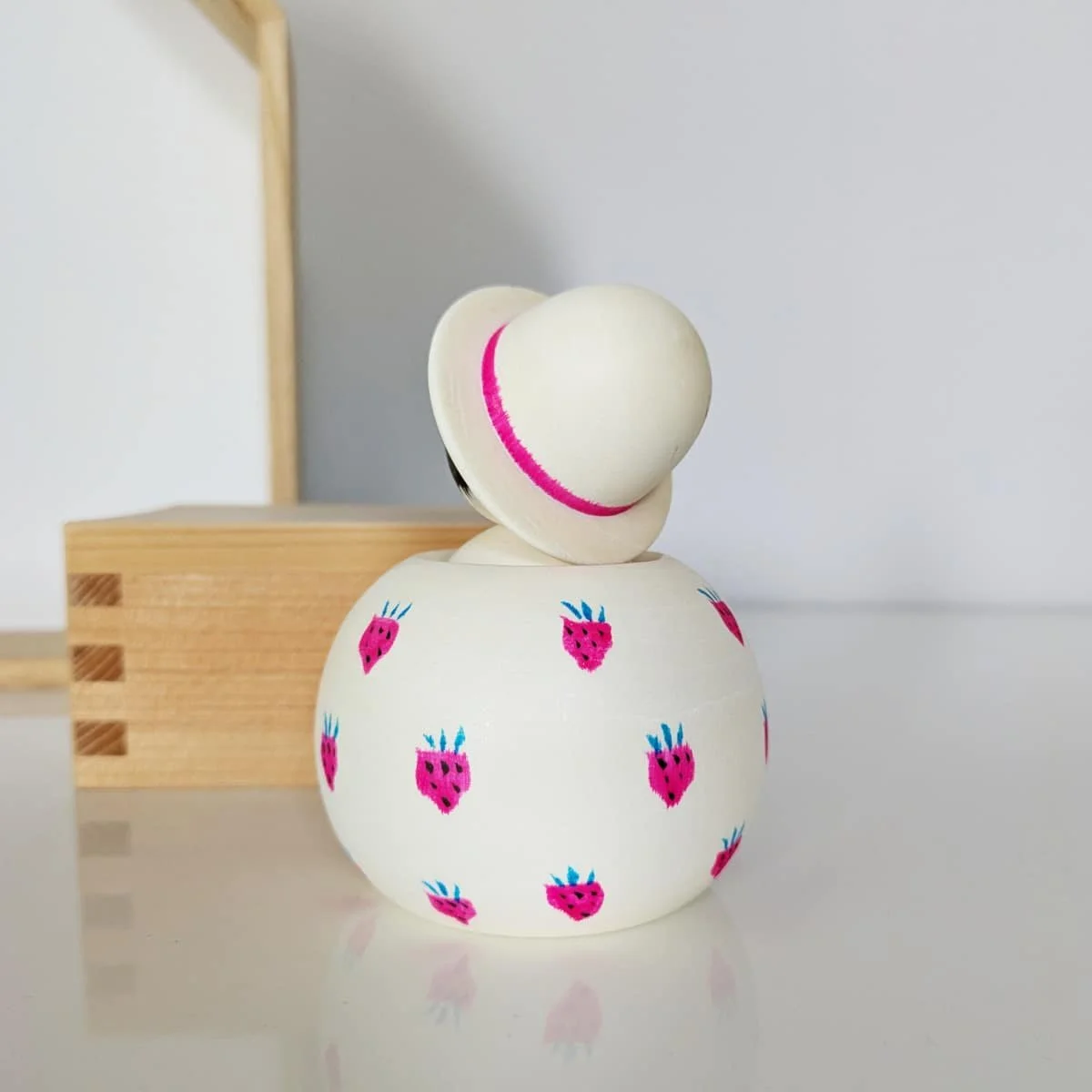 Kokeshi tama-iri aux fraises - Wagatsuma Tsukasa