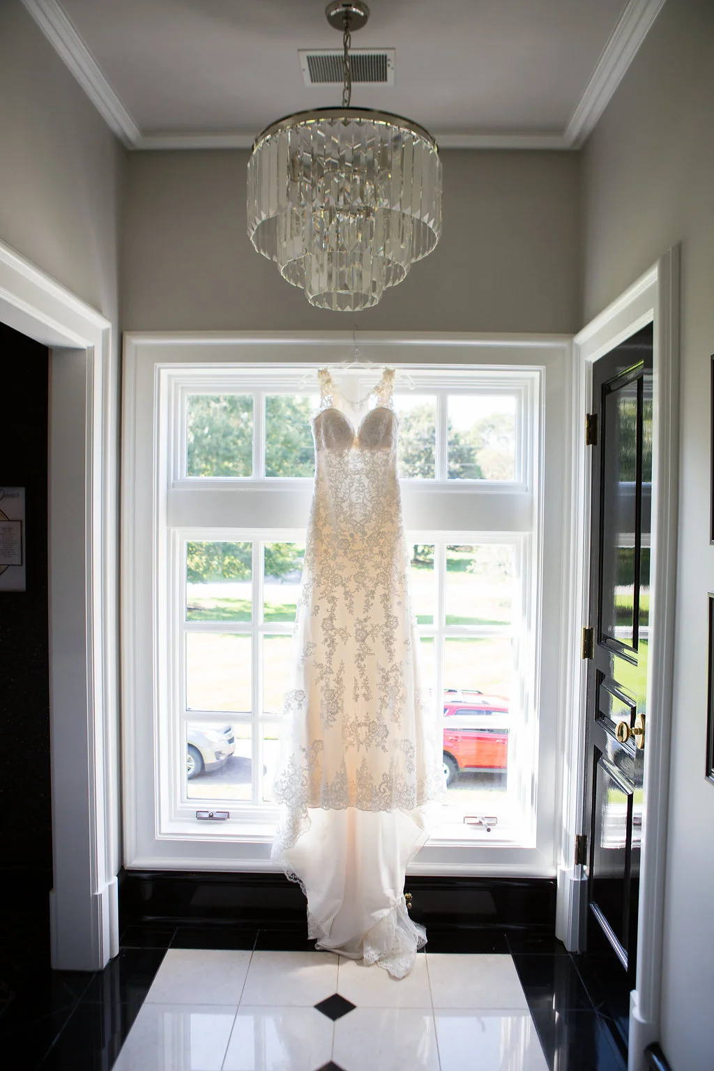 fetenashville.com | Luxury Wedding Planning and Design by Fete Nashville | TK Kimbrell marries Laura Covington | Toby Keith's manager | Private Residence Wedding Planner in Nashville | best wedding planner nashville | celebrity wedding planner | backyard wedding | outdoor ceremony | outdoor reception | dinner around the pool | ivory and green wedding | peony bouquet | TKO artist | Photographed by Amber Davis Smith | wedding dress picture 