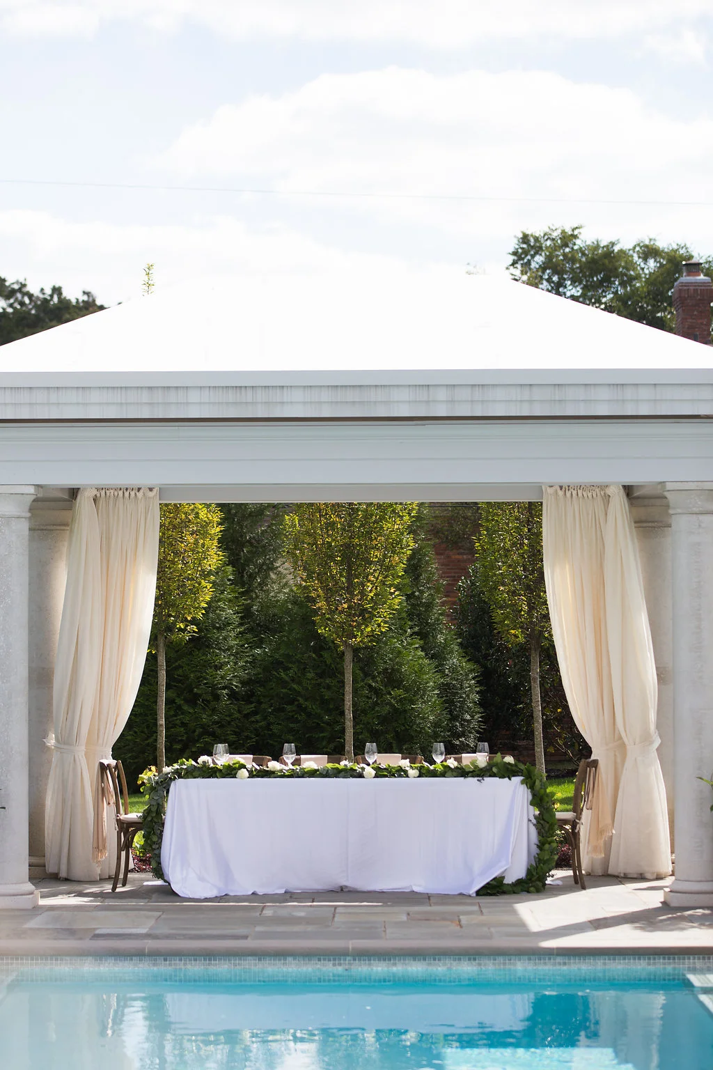 fetenashville.com | Luxury Wedding Planning and Design by Fete Nashville | TK Kimbrell marries Laura Covington | Toby Keith's manager | Private Residence Wedding Planner in Nashville | best wedding planner nashville | celebrity wedding planner | backyard wedding | outdoor ceremony | outdoor reception | dinner around the pool | ivory and green wedding | peony bouquet | TKO artist | Photographed by Amber Davis Smith | nashville wedding | head table with garland