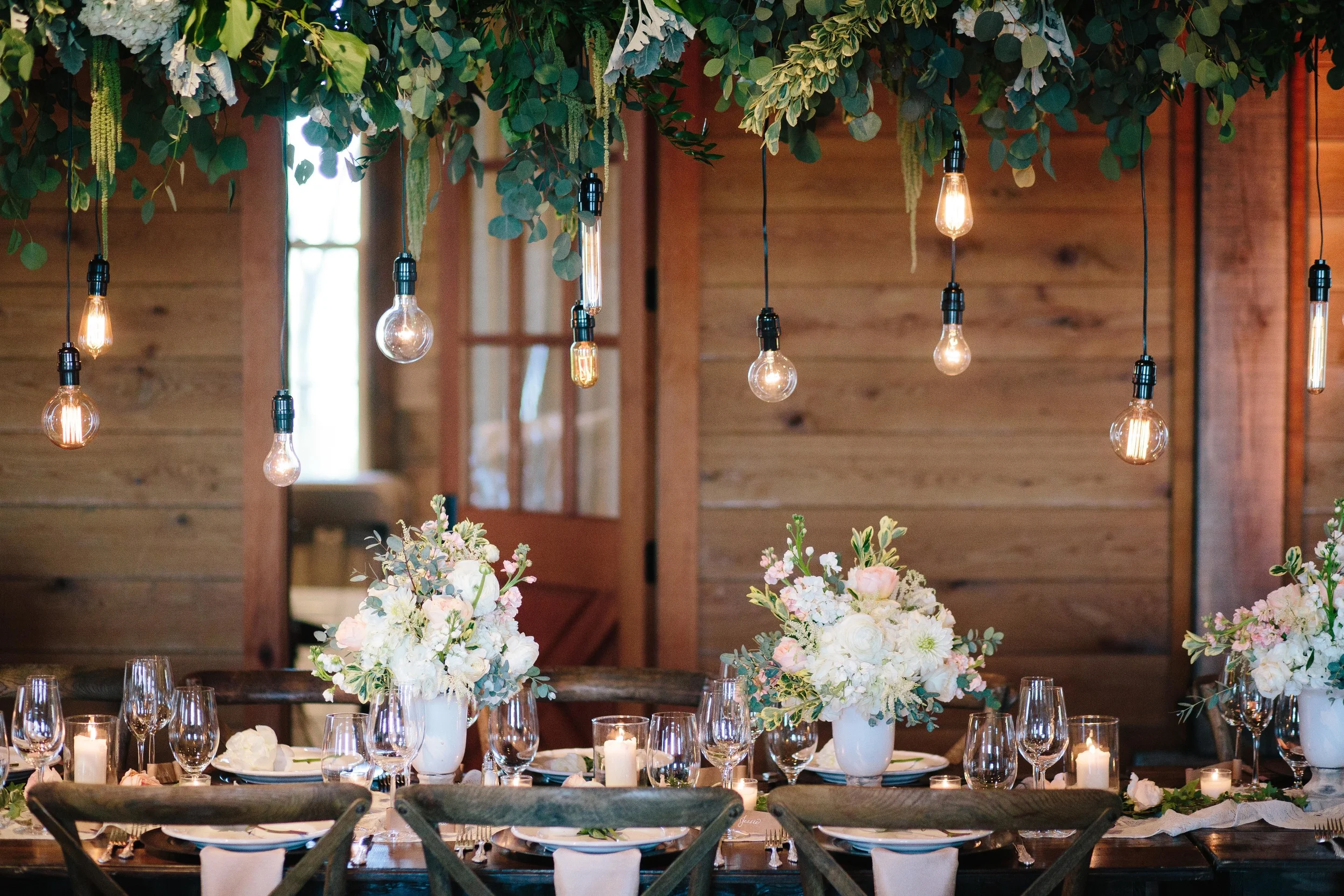 fetenashville.com | Franklin Wedding at Trinity View Farm | Shawn Johnson Gets Married to Andrew East | Fete Nashville Wedding Planning and Design | best wedding planner | nashville best wedding planner | Luxury Weddings | Celebrity Wedding Planner | exposed bulbs