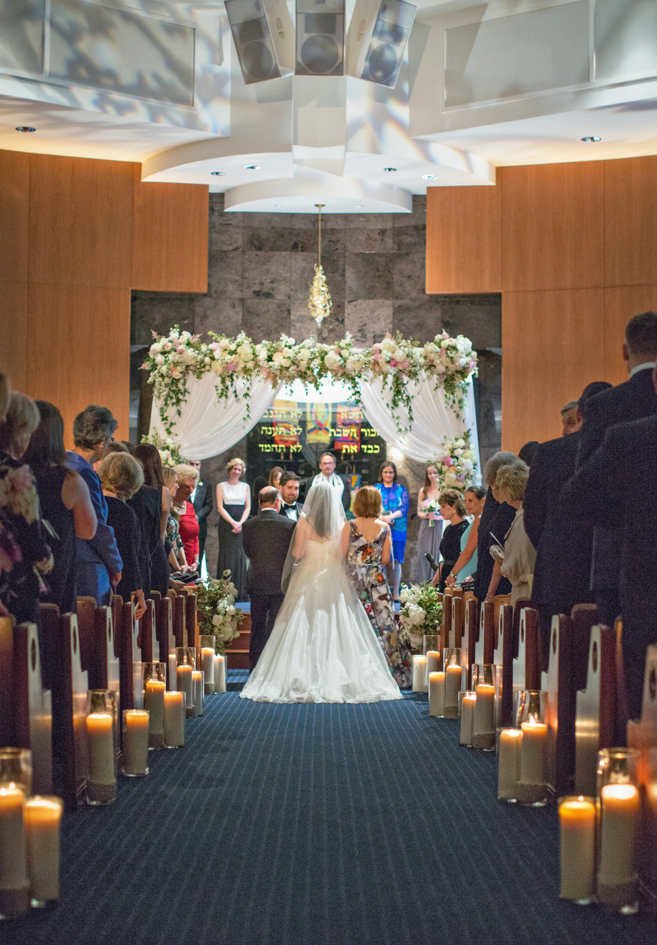 fetenashville.com | Weddings at The Omni | Joy Marie Photography | Fête Nashville | Luxury Wedding Planner | best Jewish wedding planner | The Parthenon | silver and gold wedding | nashville wedding planner | celebrity wedding planner | floral chuppah