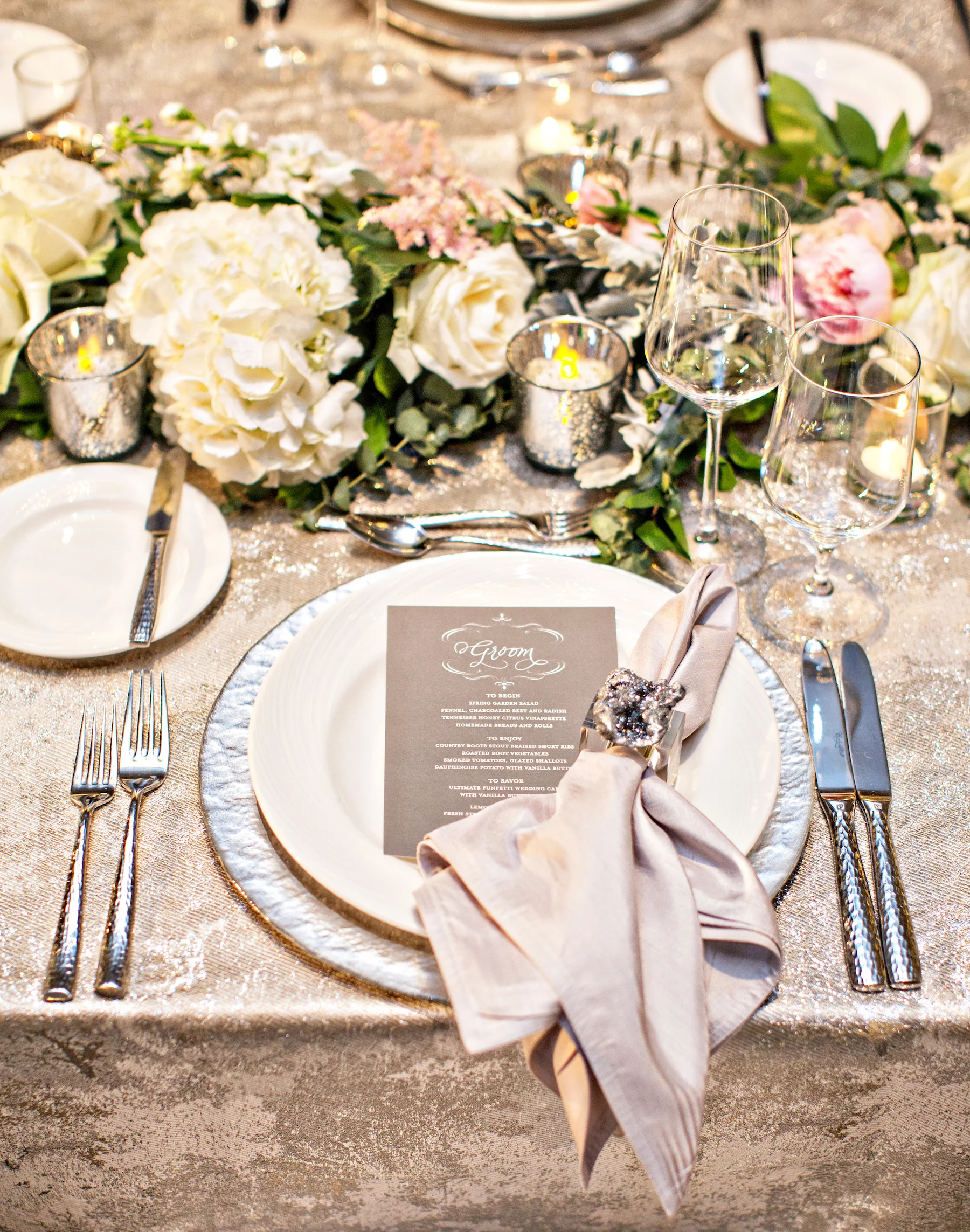 fetenashville.com | Weddings at The Omni | Joy Marie Photography | Fête Nashville | Luxury Wedding Planner | best Jewish wedding planner | The Parthenon | silver and gold wedding | best nashville wedding planner | celebrity wedding planner | floral garland
