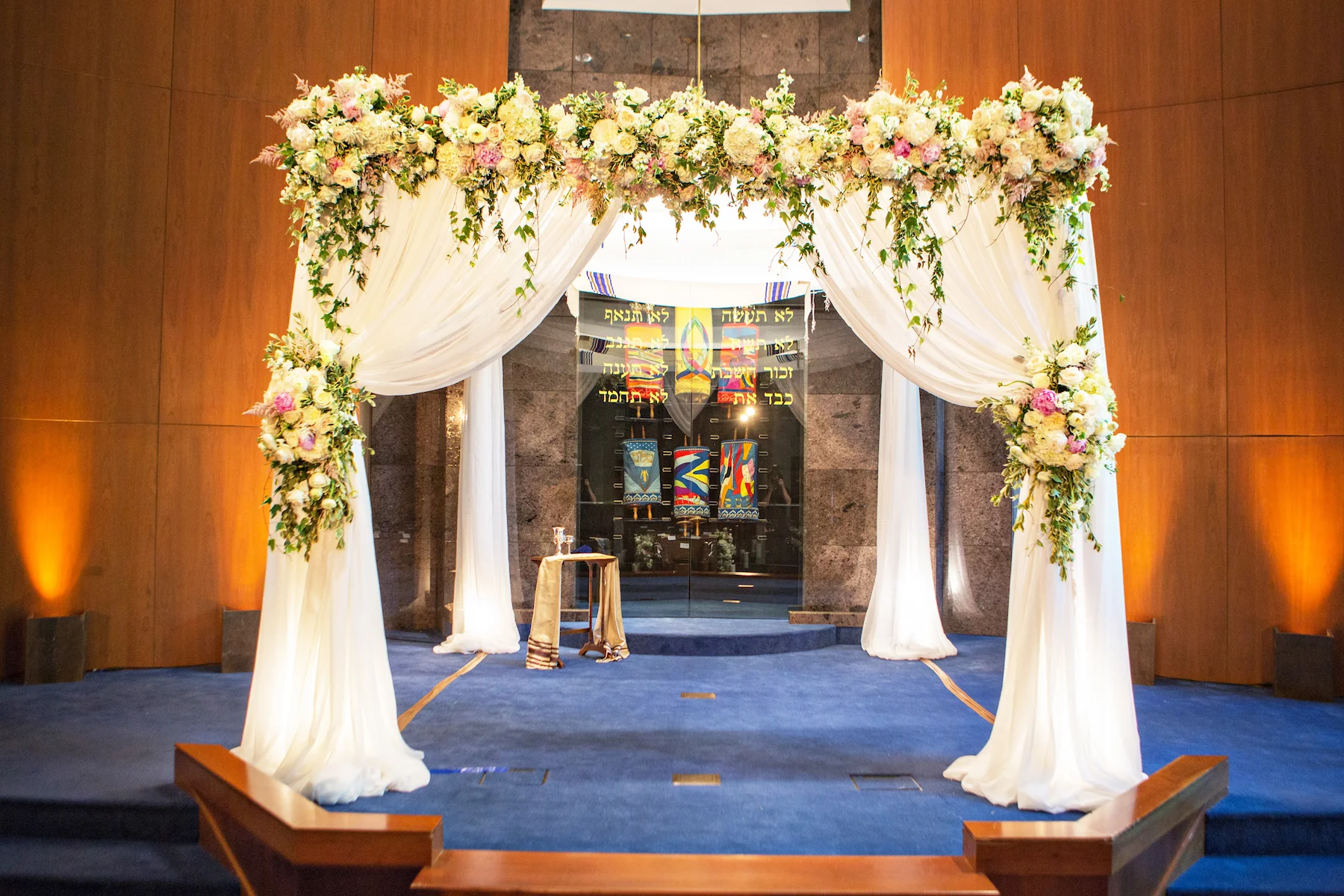 fetenashville.com | Weddings at The Omni | Joy Marie Photography | Fête Nashville | Luxury Wedding Planner | best Jewish wedding planner | The Parthenon | silver and gold wedding | best nashville wedding planner | celebrity wedding planner | floral chuppah
