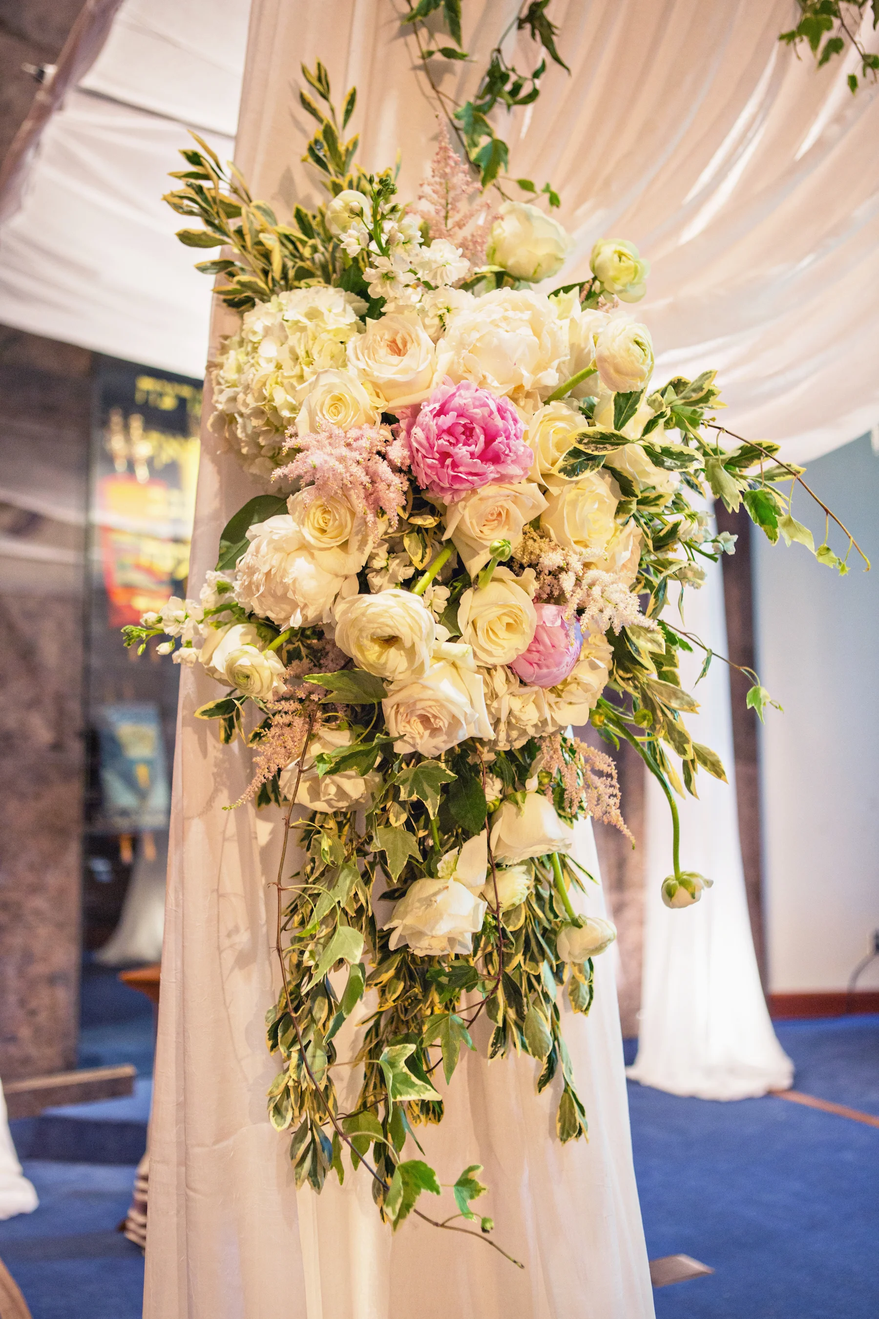 fetenashville.com | Weddings at The Omni | Joy Marie Photography | Fête Nashville | Luxury Wedding Planner | best Jewish wedding planner | The Parthenon | silver and gold wedding | best nashville wedding planner | celebrity wedding planner | floral chuppah