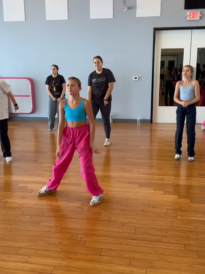 Check out our Mixed Hip Hop &amp; Pom with @isabel._flores and Modern Classes with @erikoiso 😍 These classes are every Thursday at the studio. Join us ✨