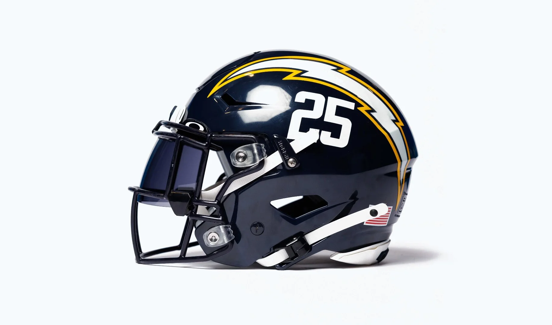 chargers_uniform_2025_navy_helmet.jpg