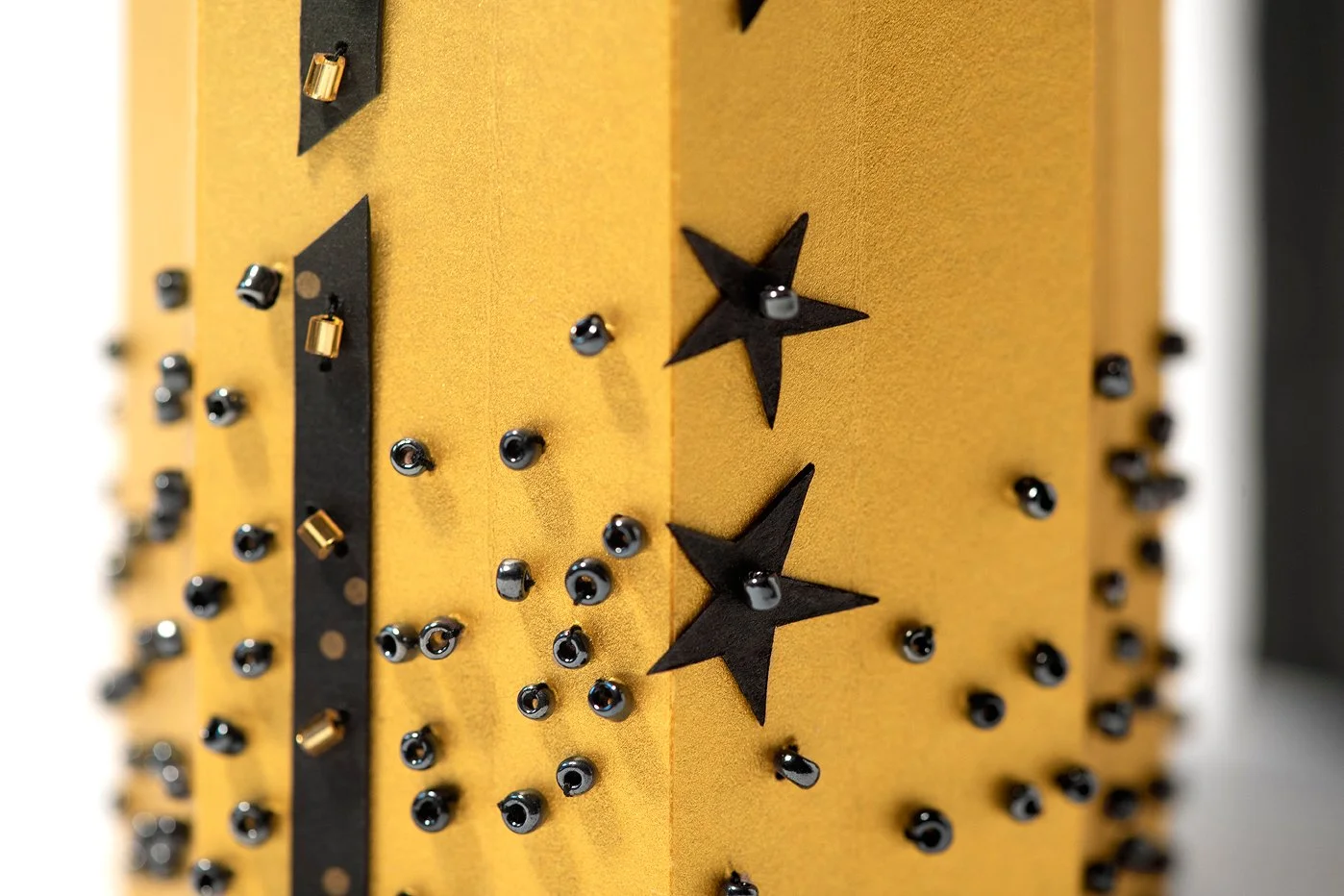 LANTERNE PAPIER BRODÉ_3_ ©sabinelamydelachapelle.jpg