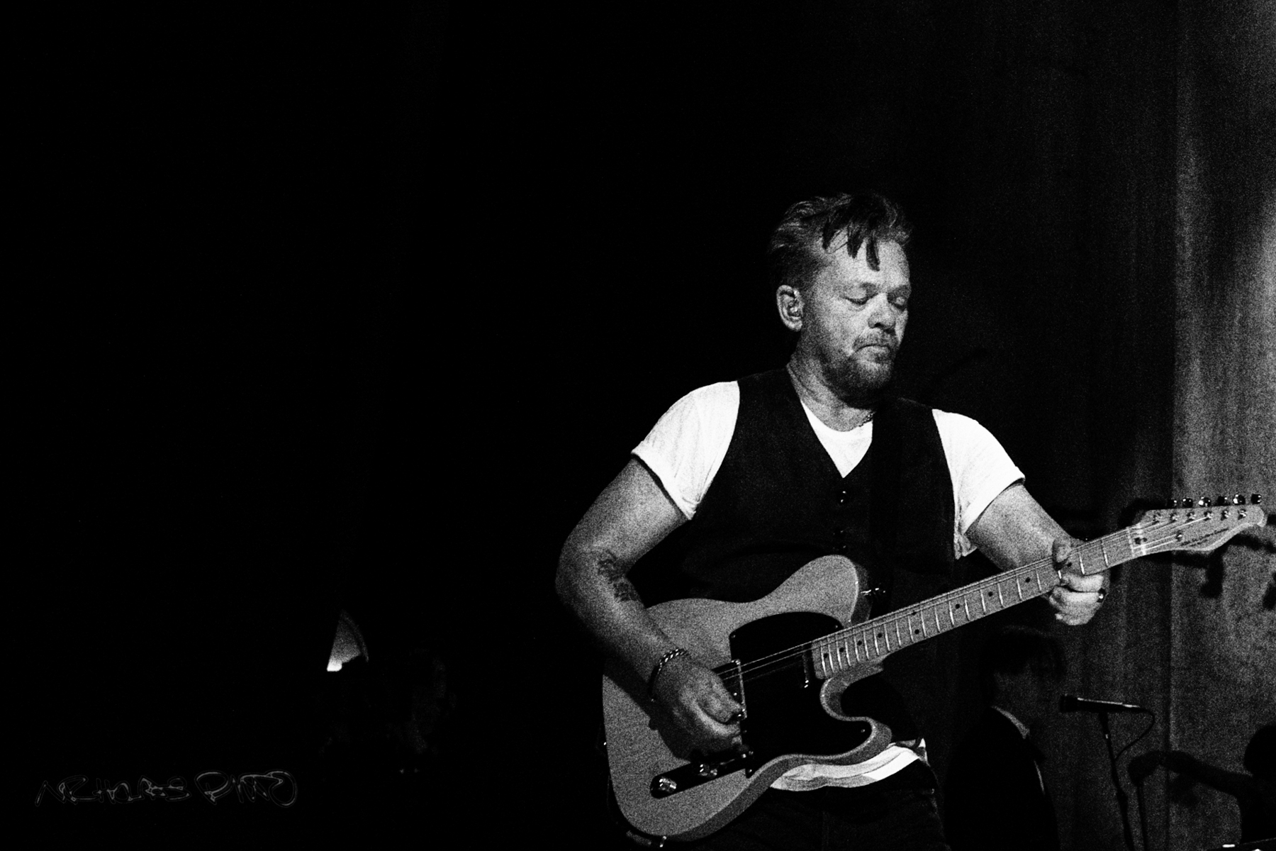 John Mellencamp giving a raw and beautiful performance in Chicago. 