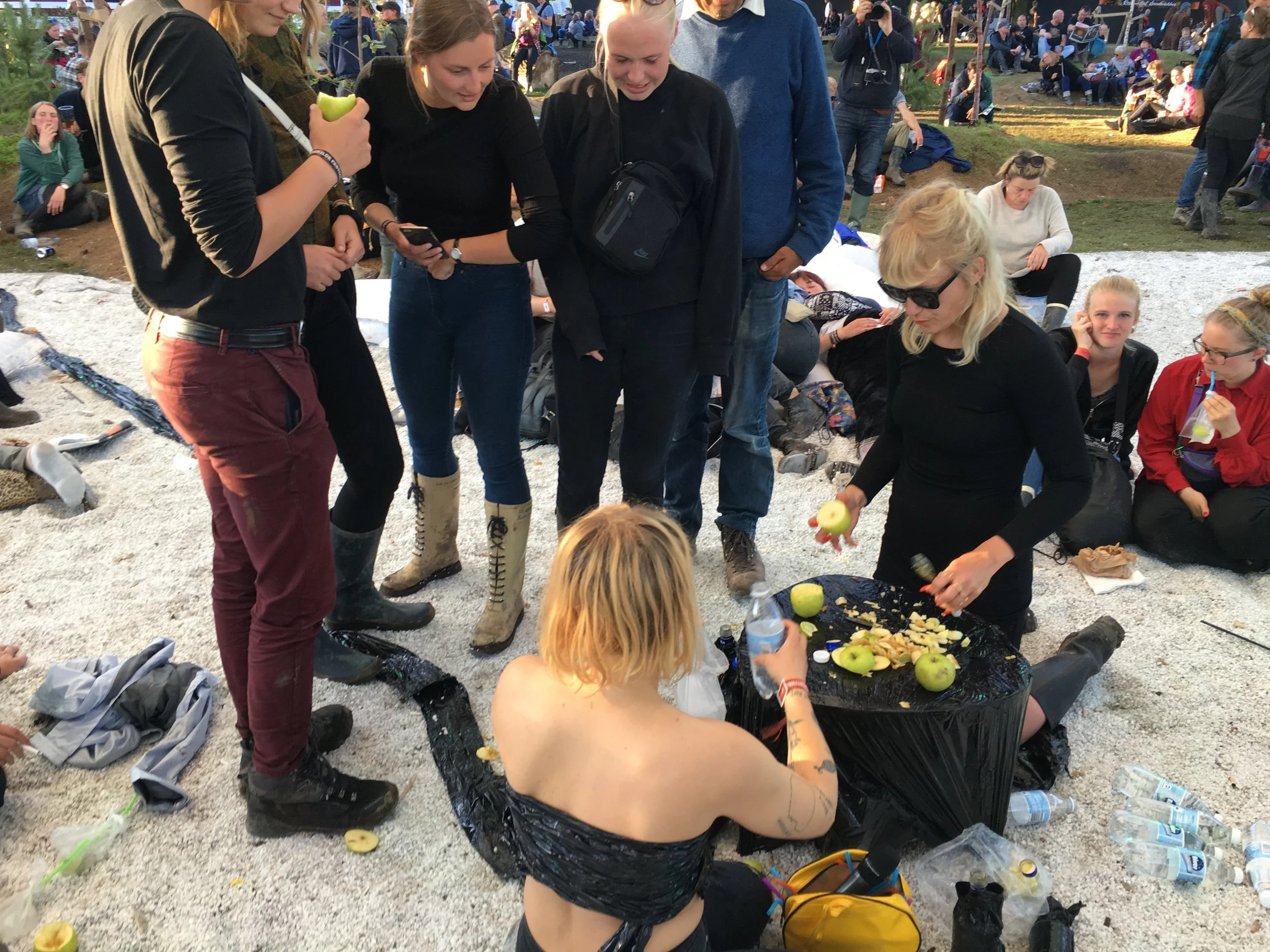 Natasja Loutchko & Jessie Holmes, Poison paradise Bar , Roskilde festival (2017)