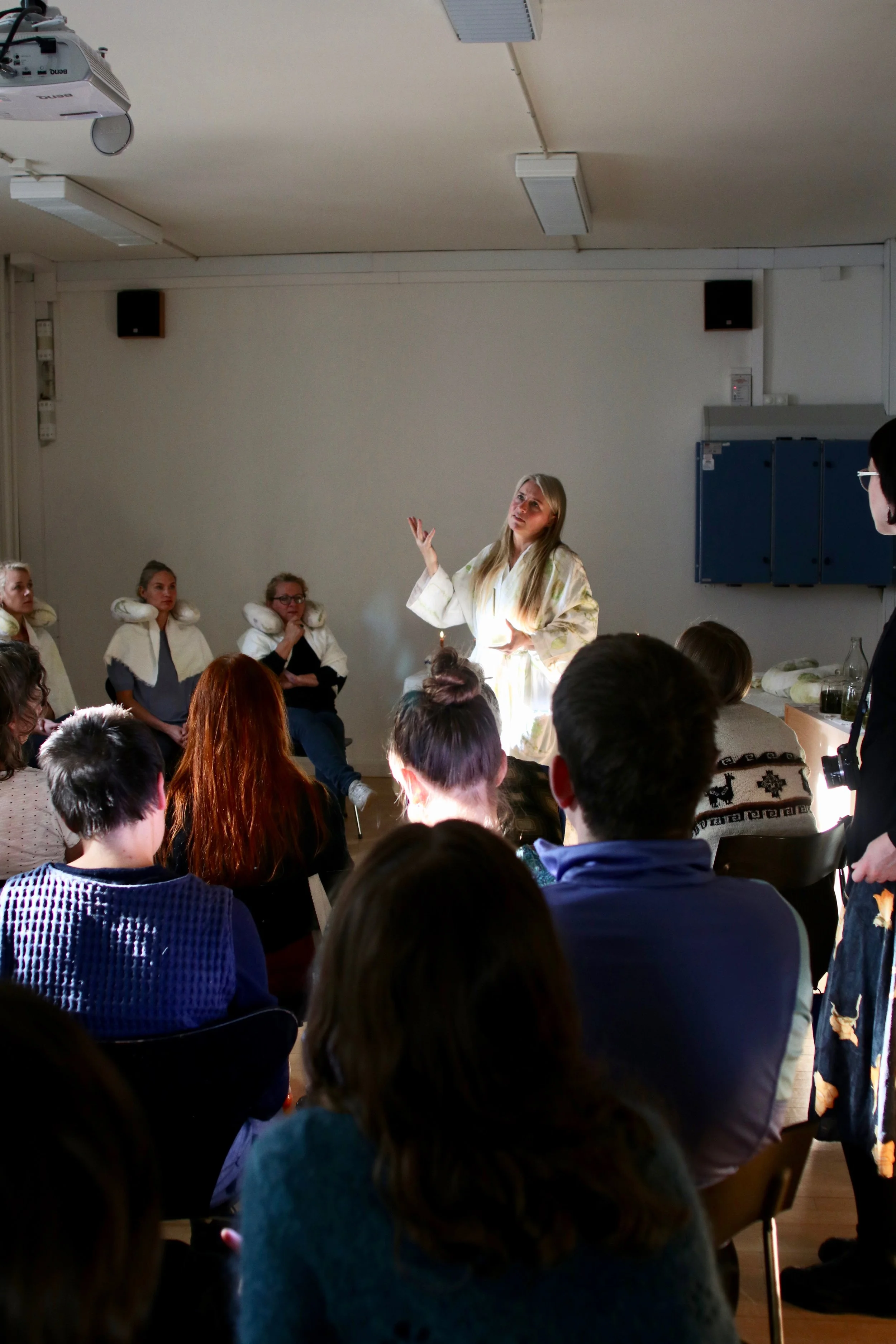 Eva Bakkeslett & Hannah Mjølsnes: ‘Fits Facial Interspecies Transcultural Salon’
