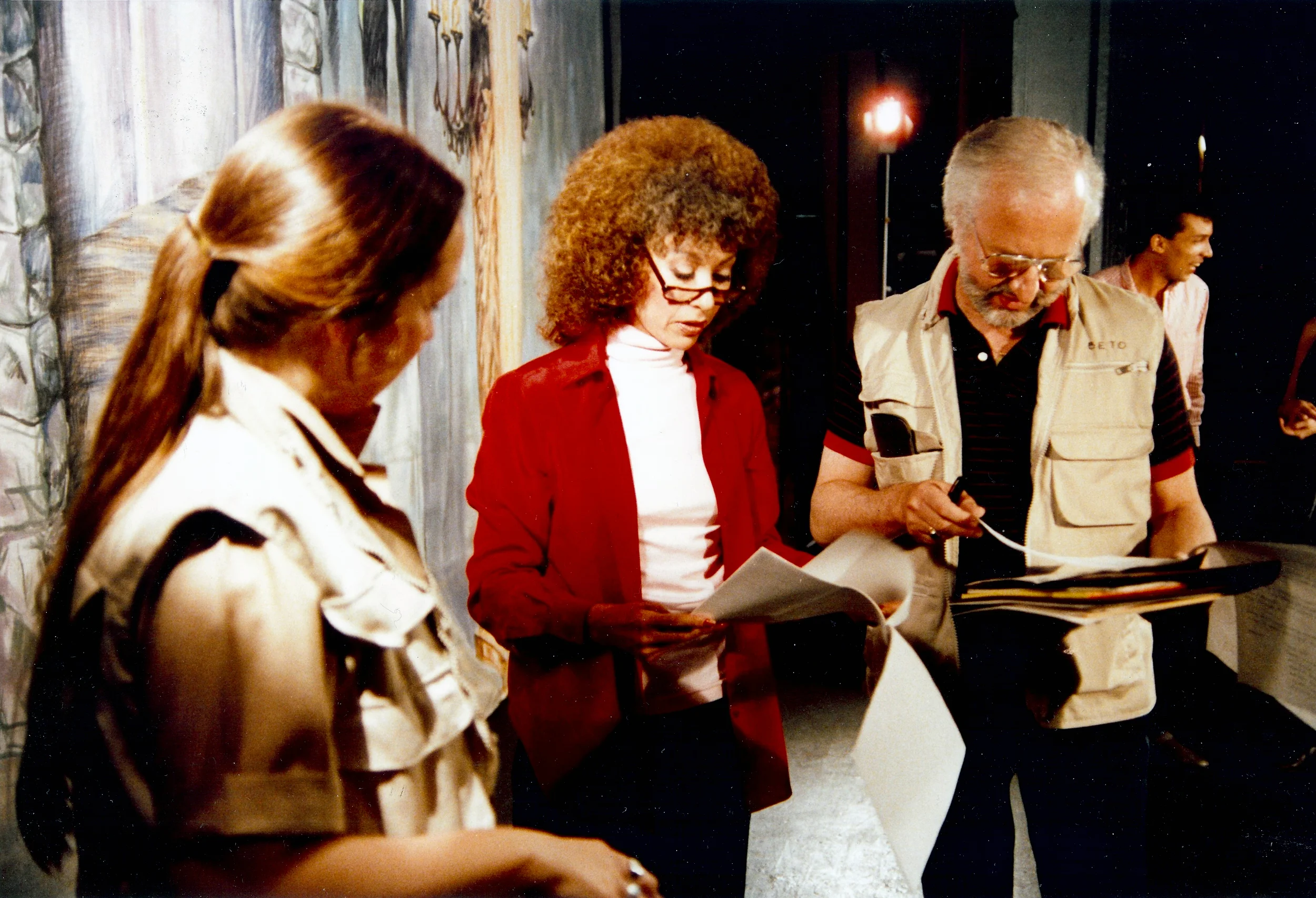 Mami, Papi, y Rita.jpg