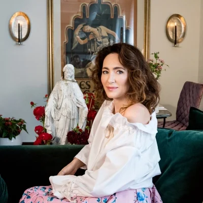 MELANIE SIMON Featured 11.19-11.25.18 Mad Scientist, Electrical Esthetician + PJ lover