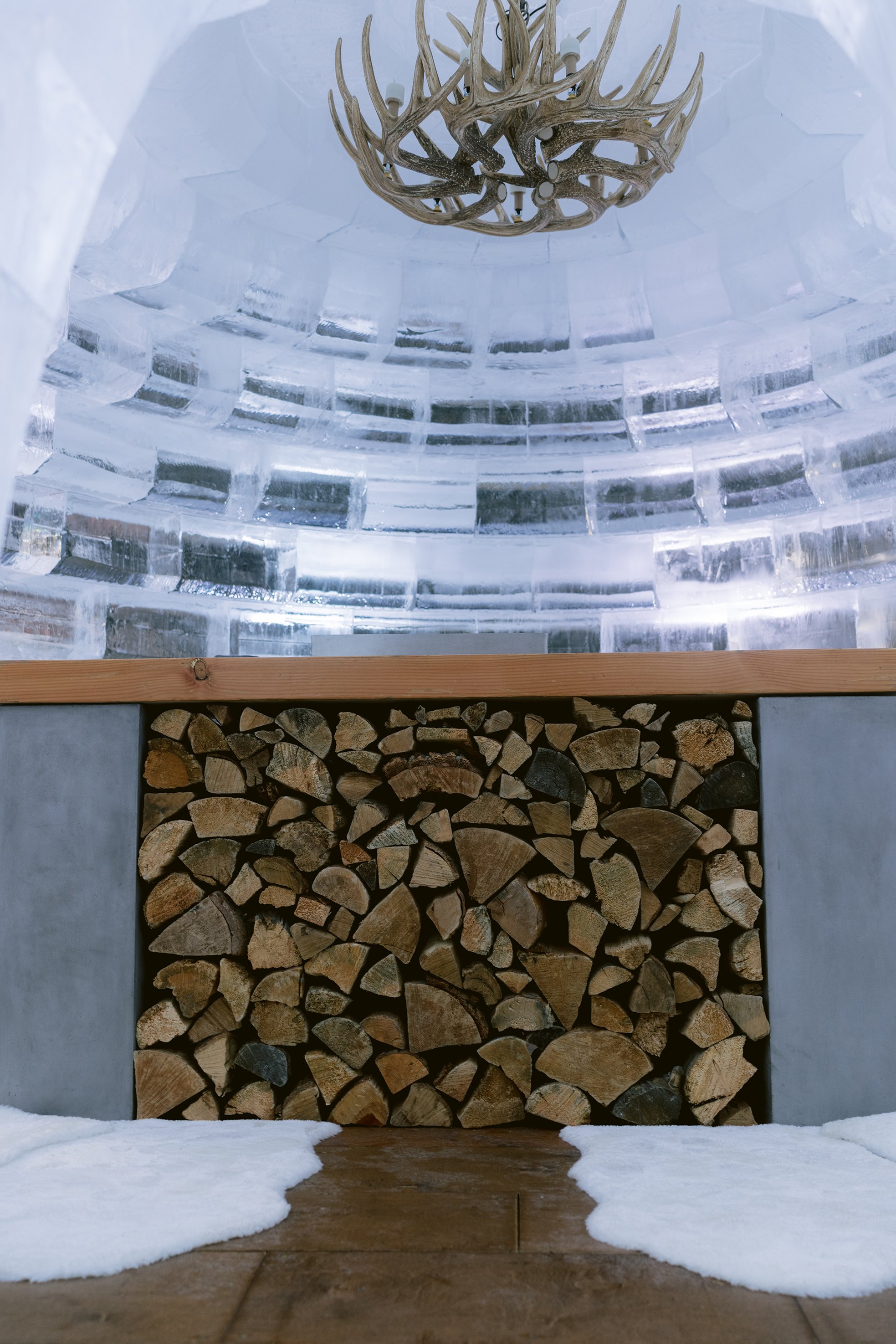 Igloo Bar 2.JPG