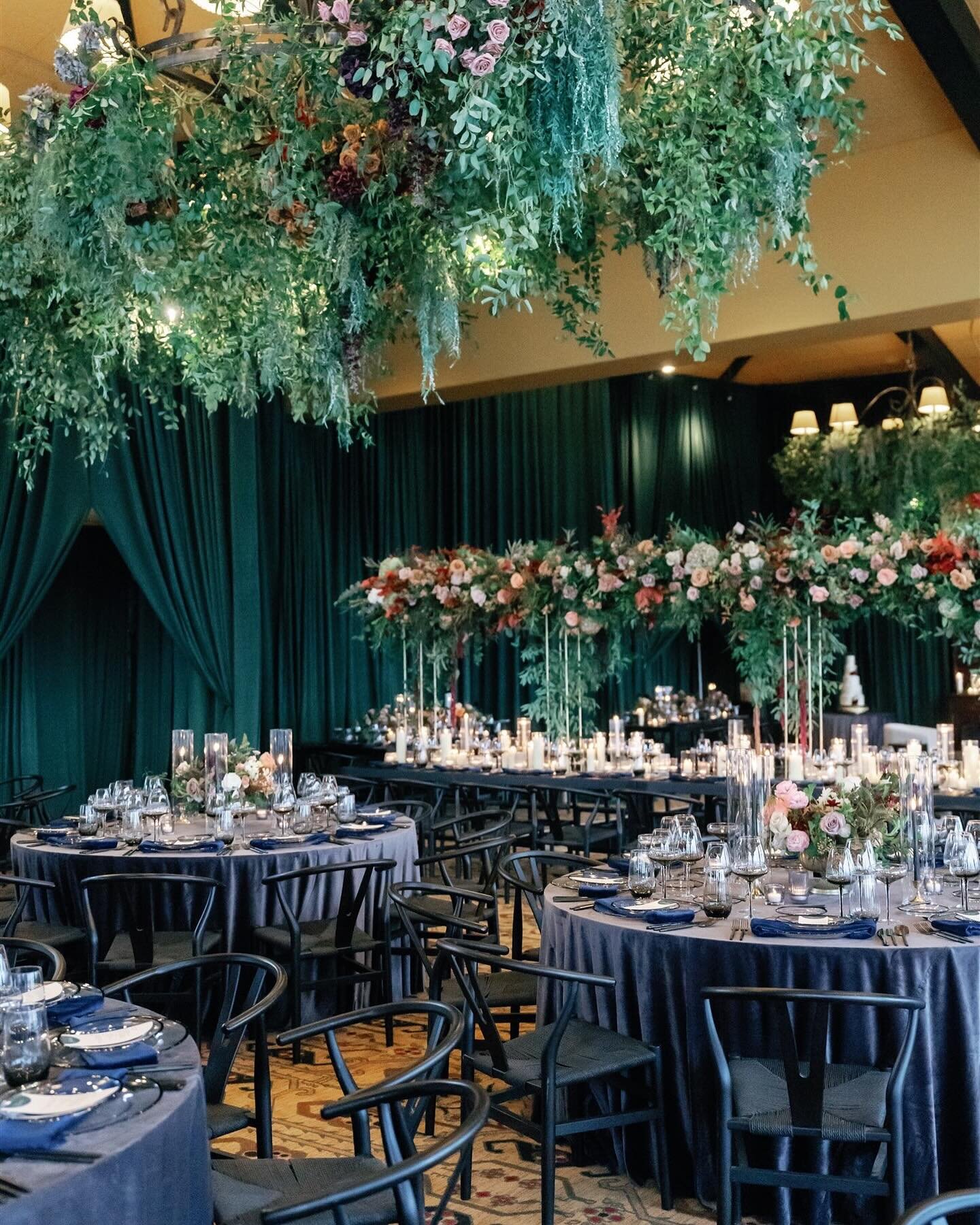 REGAL REVERIE.

With views like those, it&rsquo;s hard not to be mesmerized. And the jaw-dropping moments didn&rsquo;t stop there&mdash;floral arches dressed in warm reds, moody tablescapes to set the scene, and a couple unable to suppress their smil