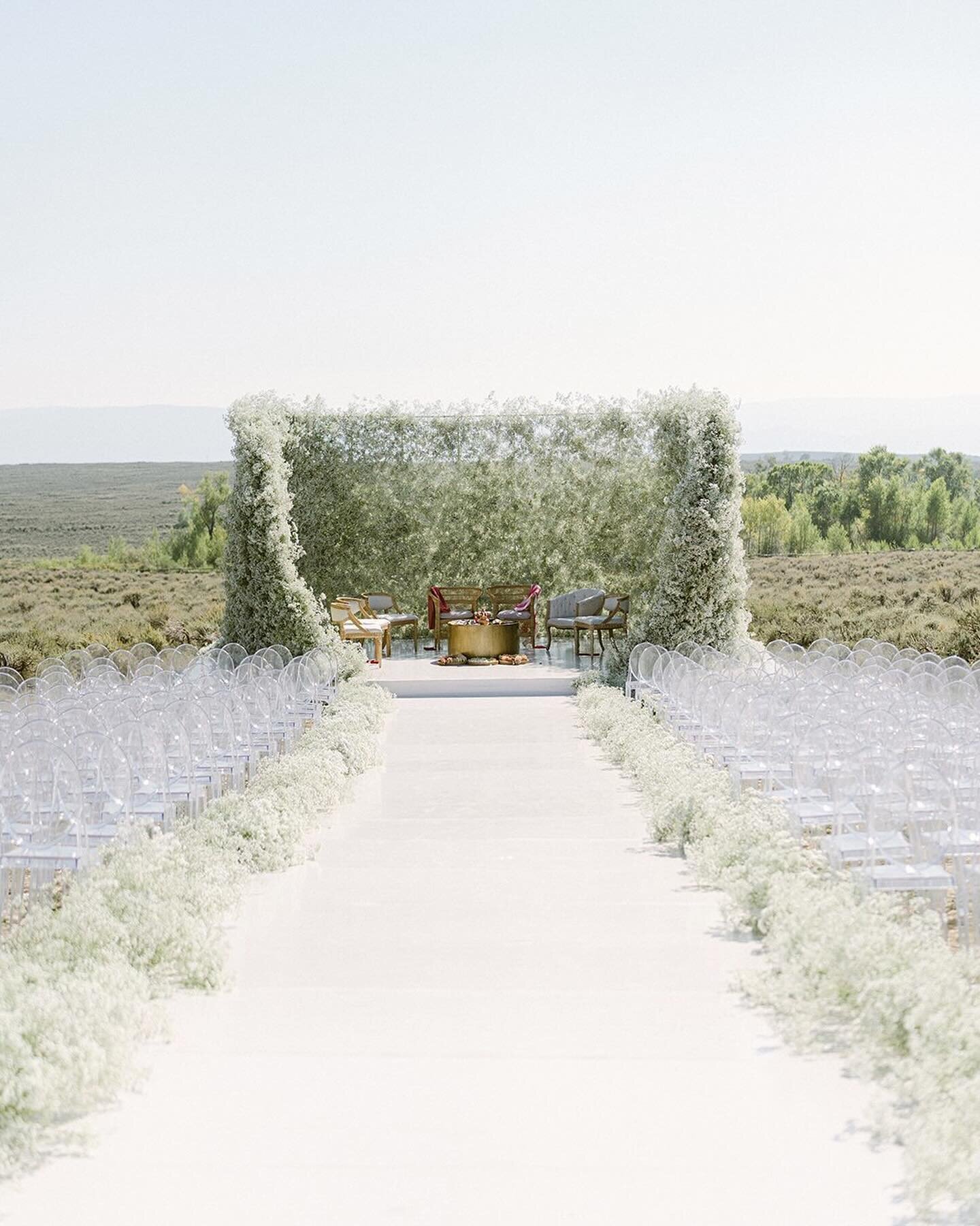 ON THE RANGE OF LOVE.

Nature&rsquo;s soft palette shines, accentuated by the presence of loved ones and a couple radiating happiness. Swipe left for an equestrian surprise.

Planning | @diwanbydesign
Event Design + Decor |⁣ @eclectichive
Floral Desi