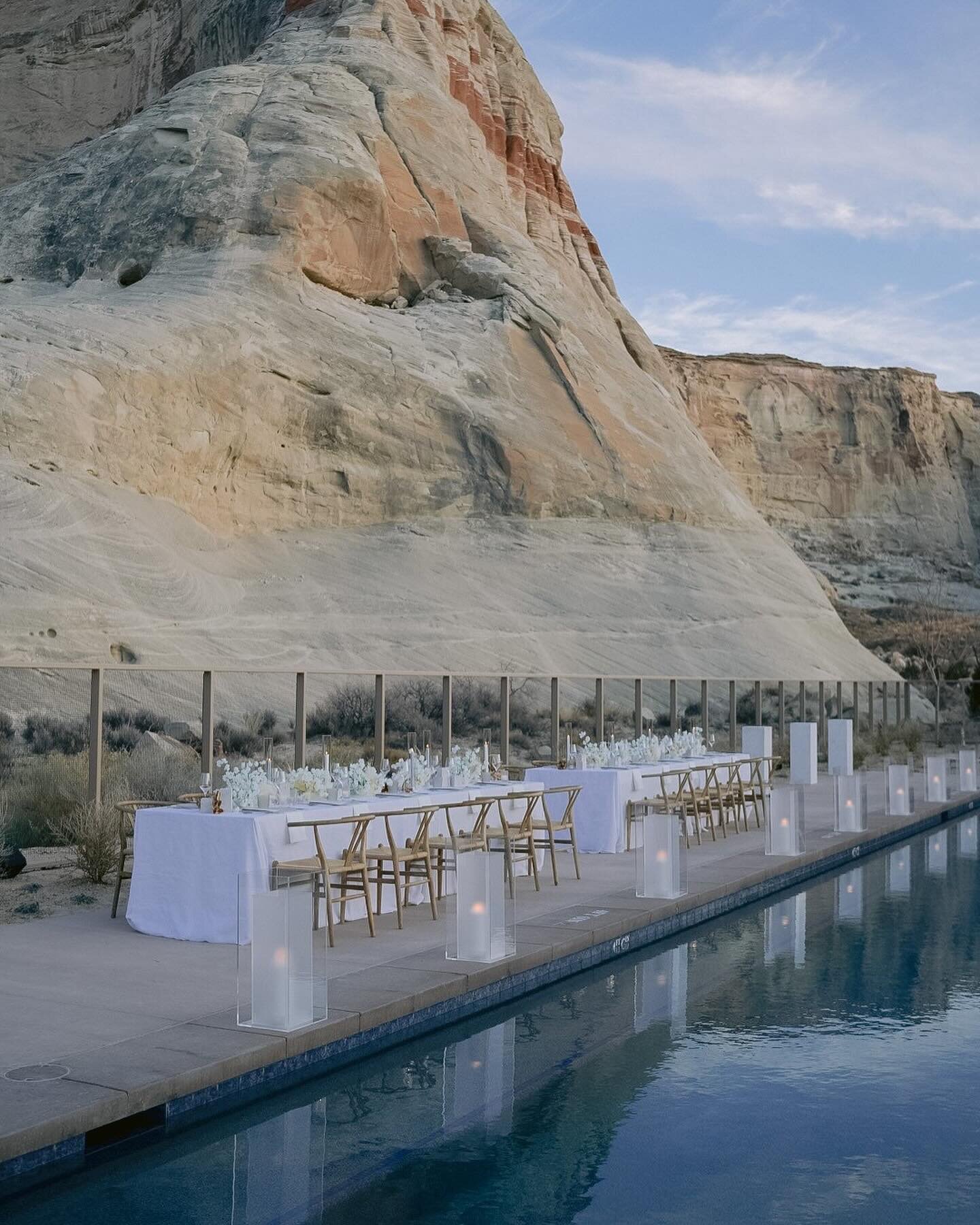 IN THE DESERT.

Picture-perfect moments unfold in the desert mountains, creating a wedding experience that captures the best of nature&rsquo;s neutral palette. With every detail meticulously curated, from the inviting ambiance to the cozy seating arr
