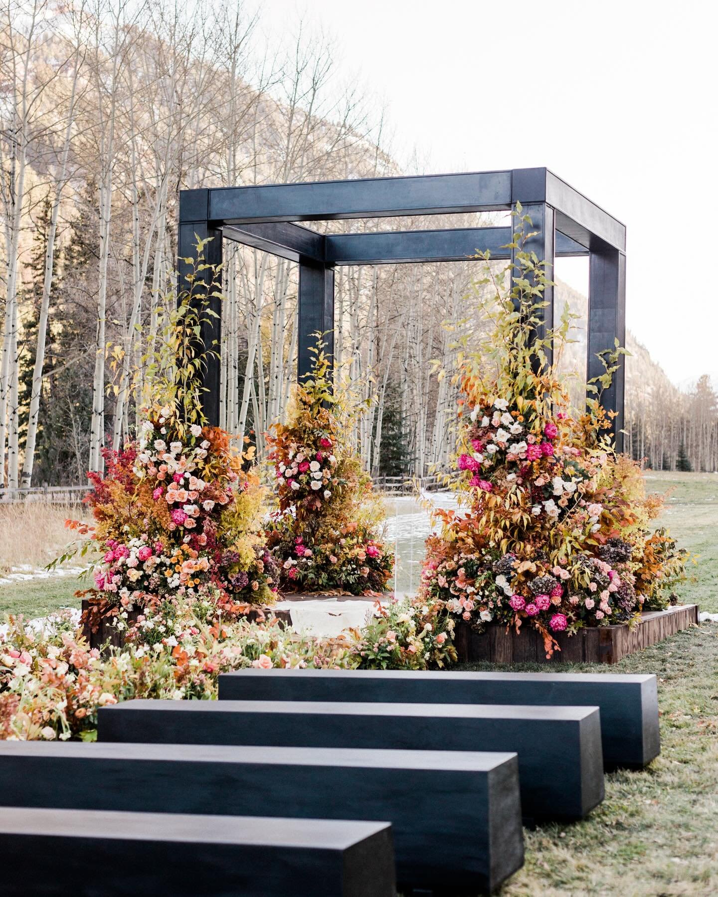 FALL TIME THROWBACK.

As the warmer days approach, we reminisce about the season of change, where leaves transformed and florals echoed the shift. From ceremony to reception, every detail seamlessly wove with the theme, harmonizing black accents with