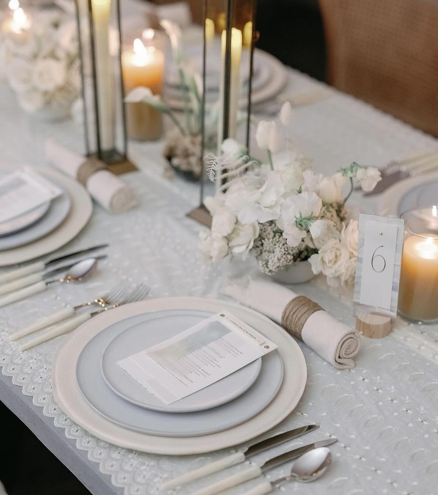 SMORE LOVE.

With a tablescape adorned with minimalistic charm, a bespoke menu complemented by signature drinks, and the promise of crafting the perfect s&rsquo;more, every detail of this celebration was meticulously curated for an unforgettable expe