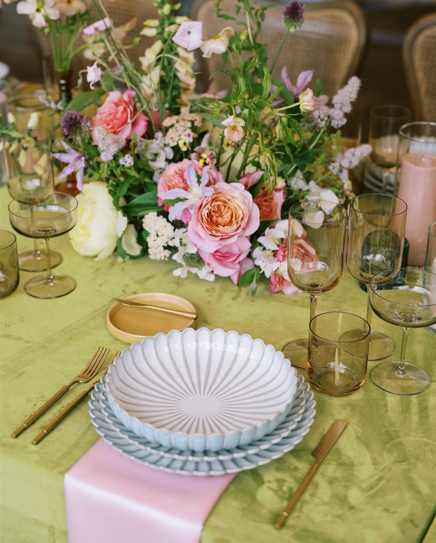 COLORFUL DAZE.

It&rsquo;s hard not to smile when color is involved, and the same goes for that escort display. Dainty florals have become a trend of 2024, and truly, we can&rsquo;t get enough&mdash;the proof is in that cake.

Wedding Planner | @call