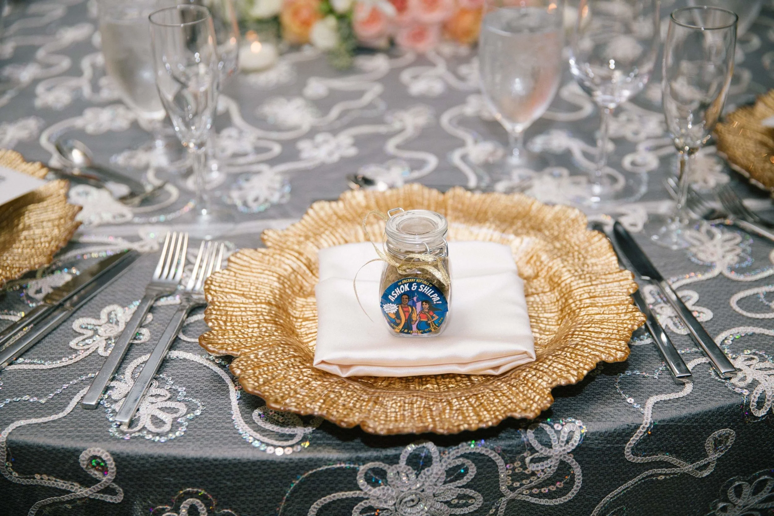 LeCapeWeddings_Yanni-Design-Studio_Peggy-Notebaert-Nature-Museum_00013.jpg