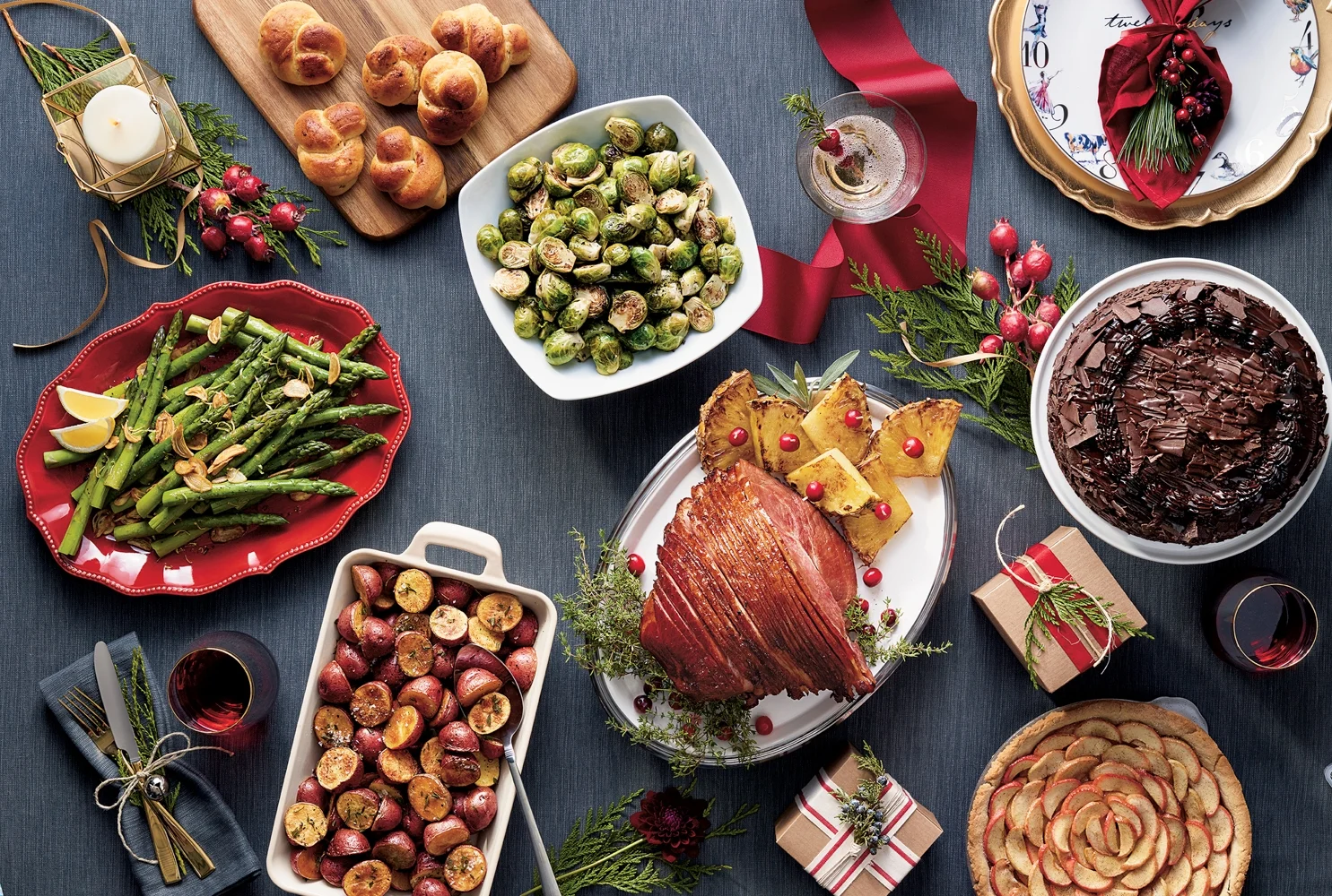 282115_TAB_Spread1819_HERO_ChristmasSpread-RGB_72dpi.jpg