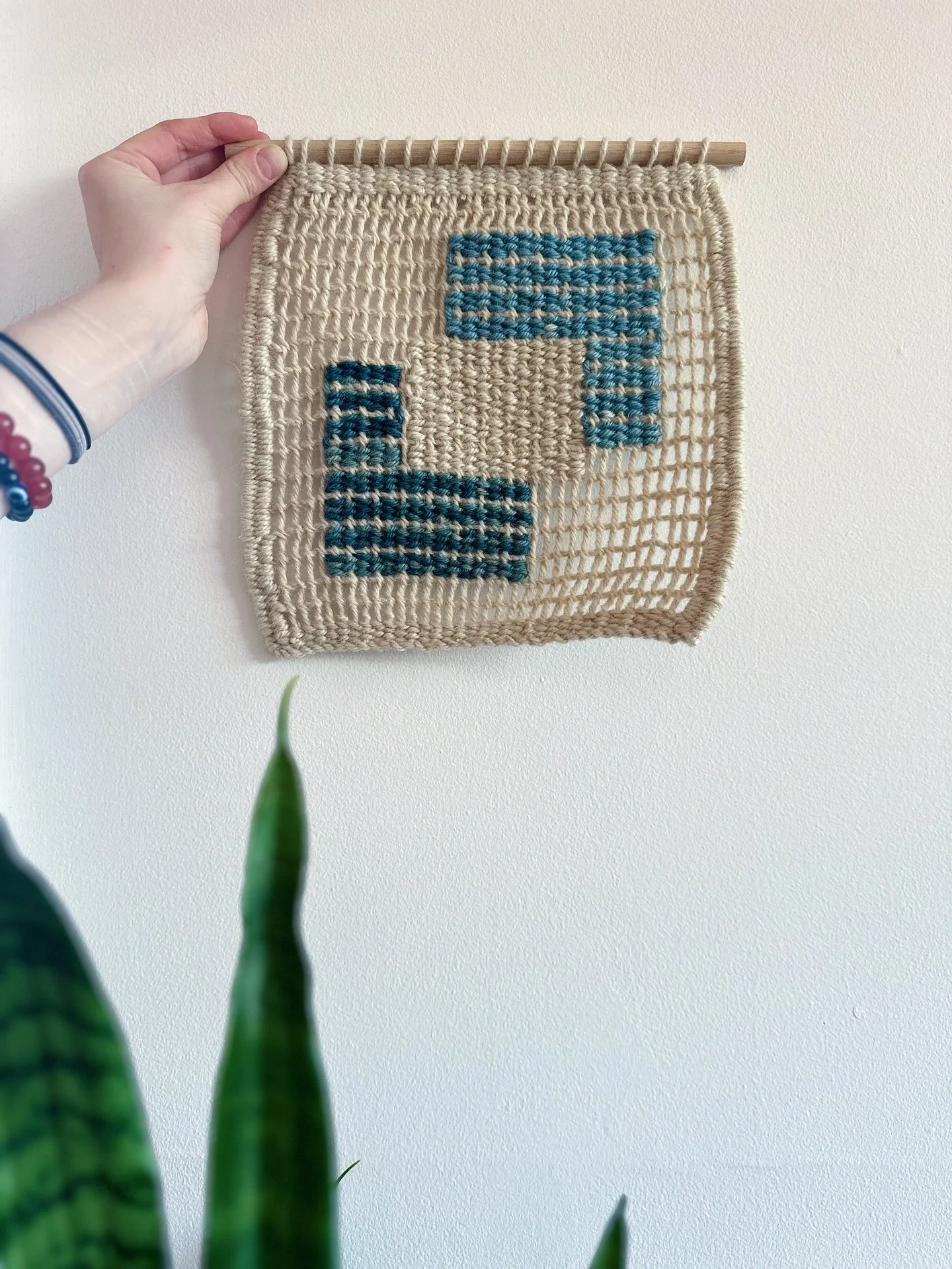 I have the absolute honor and pleasure to be teaching a 3 day Lace Tapestry Weaving workshop @snowfarmcraft school in Western Mass this September! 

Combining the meditative technique of lace weaving with the infinite possibilities of tapestry weavin