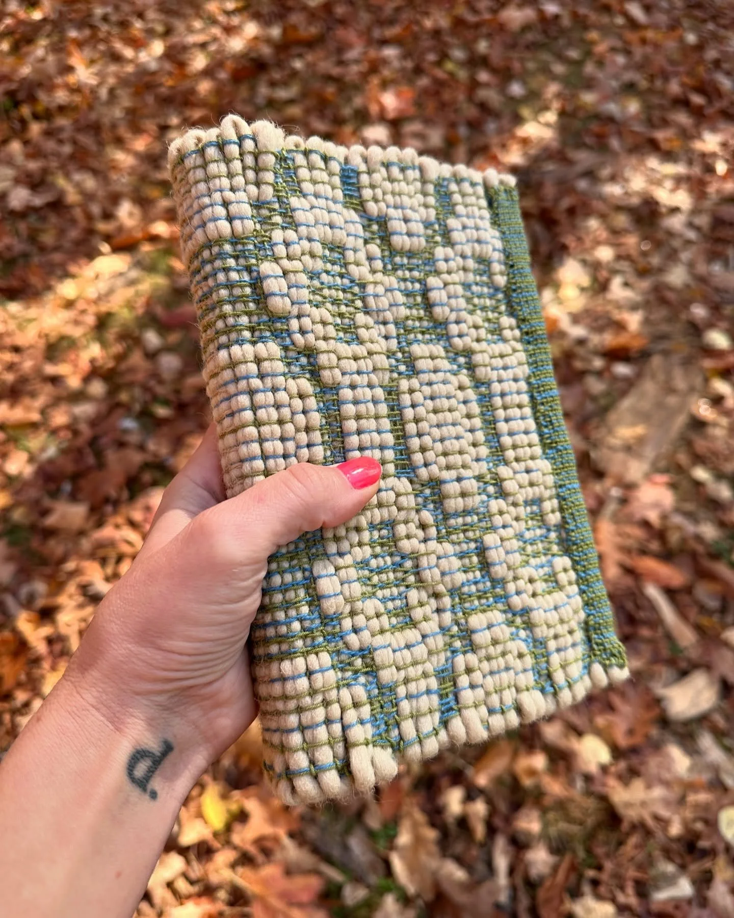Hello sweet world,

Today is the last day to sign up for the Handwoven Journal workshop that&rsquo;s coming up this weekend (Dec 7-8)!

We&rsquo;ll be weaving a journal cover in a Crackle Weave (oui la la) on a frame loom, doing hand finishing work, 