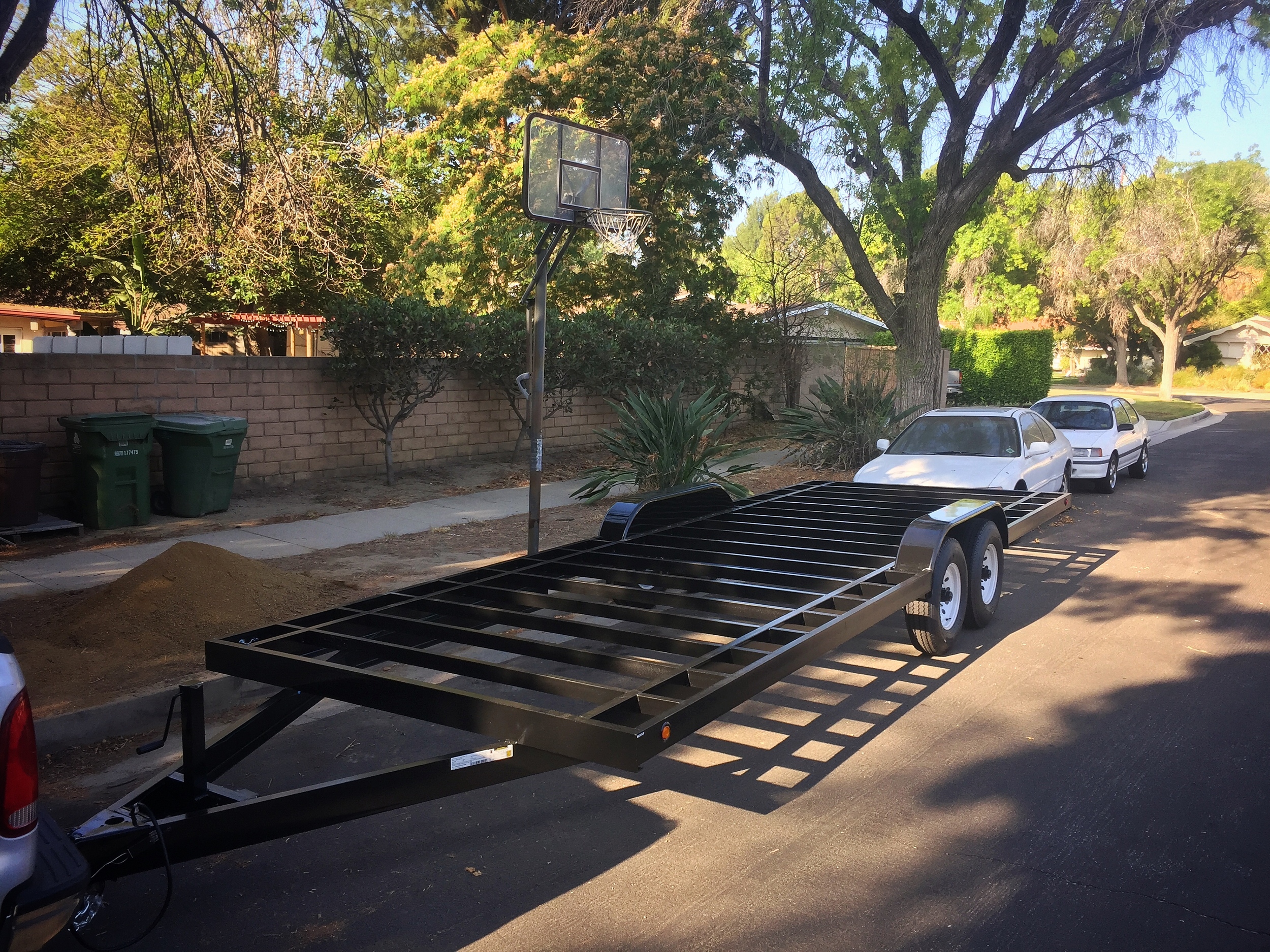 On this trailer, we'll build our house!