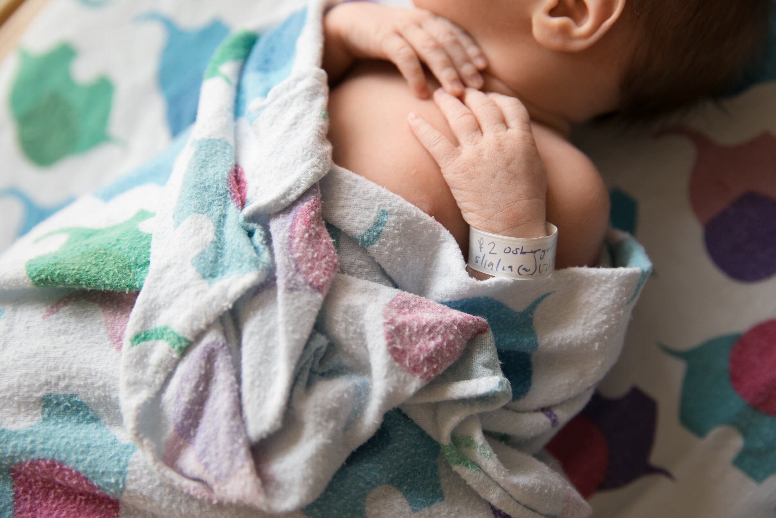 best Fresh48 hospital baby newborn photgrapher portland beaverton oregon providence-7.jpg