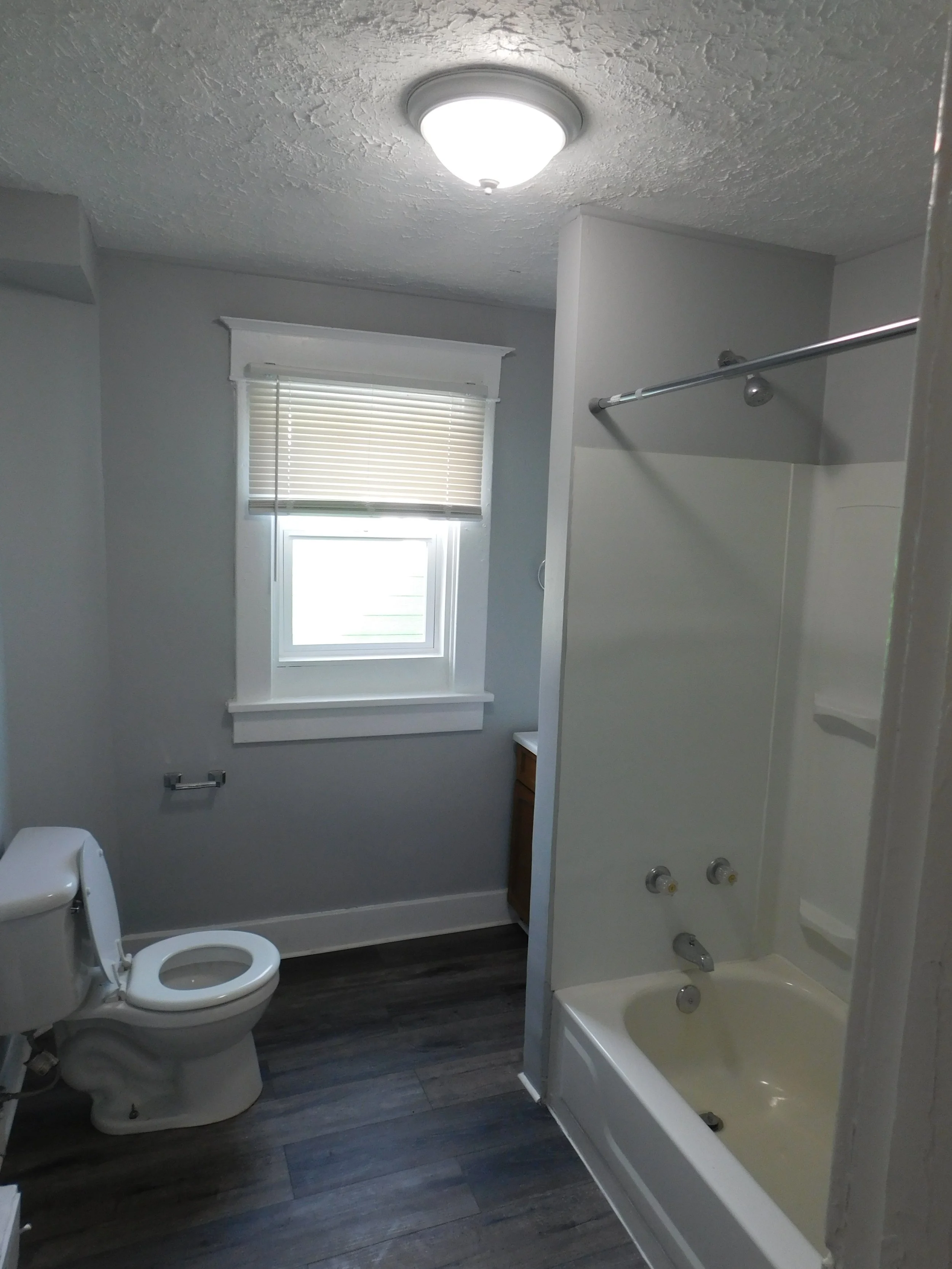 1046 W. 33rd St (101).JPG