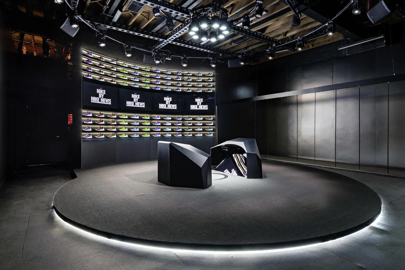 nike-makers-experience-03_native_1600.jpg