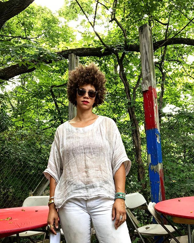 Forrest for the trees, with gold on the leaves...speak to me. I&rsquo;m feelin like a queen being immersed in nature whilst rocking some red lips....today&rsquo;s show prep before it&rsquo;s time to &lsquo;be about the work&rsquo;. @phillyfolkfest #b