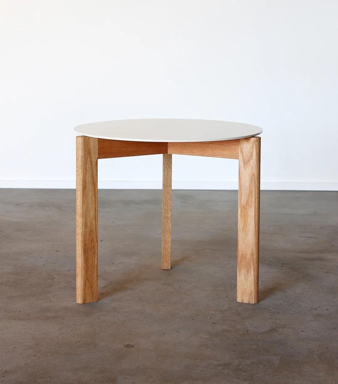 white_side_table1.jpg