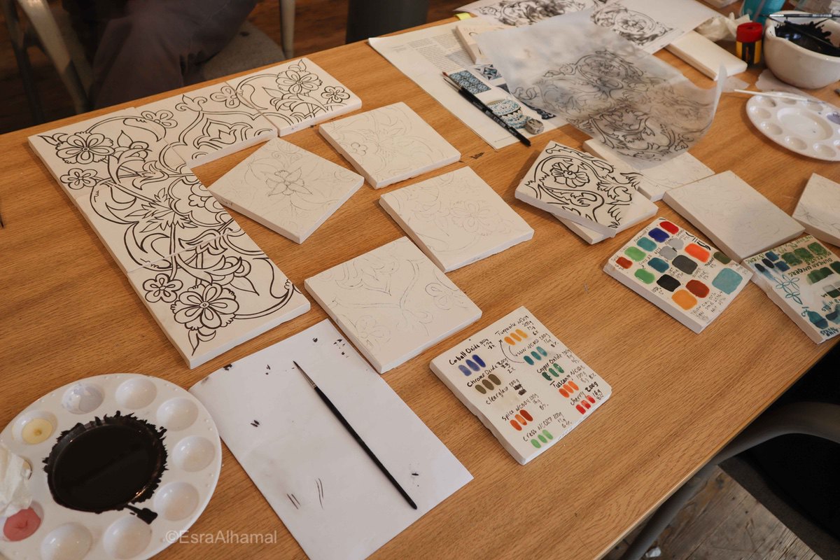 Outline Tile Design with a Black Outline